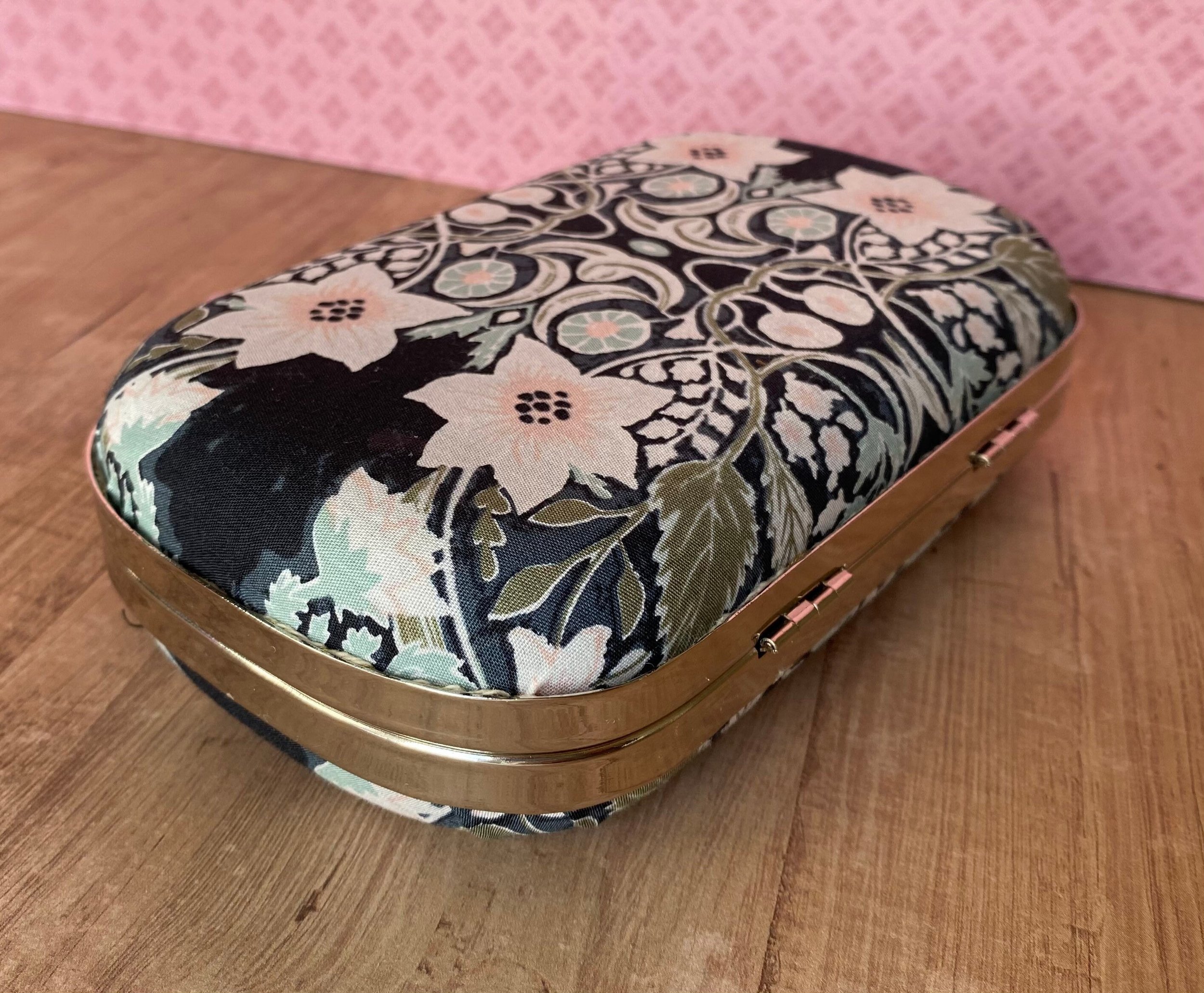 https://i.etsystatic.com/5966157/r/il/dee854/2832954899/il_fullxfull.2832954899_o4lw.jpg