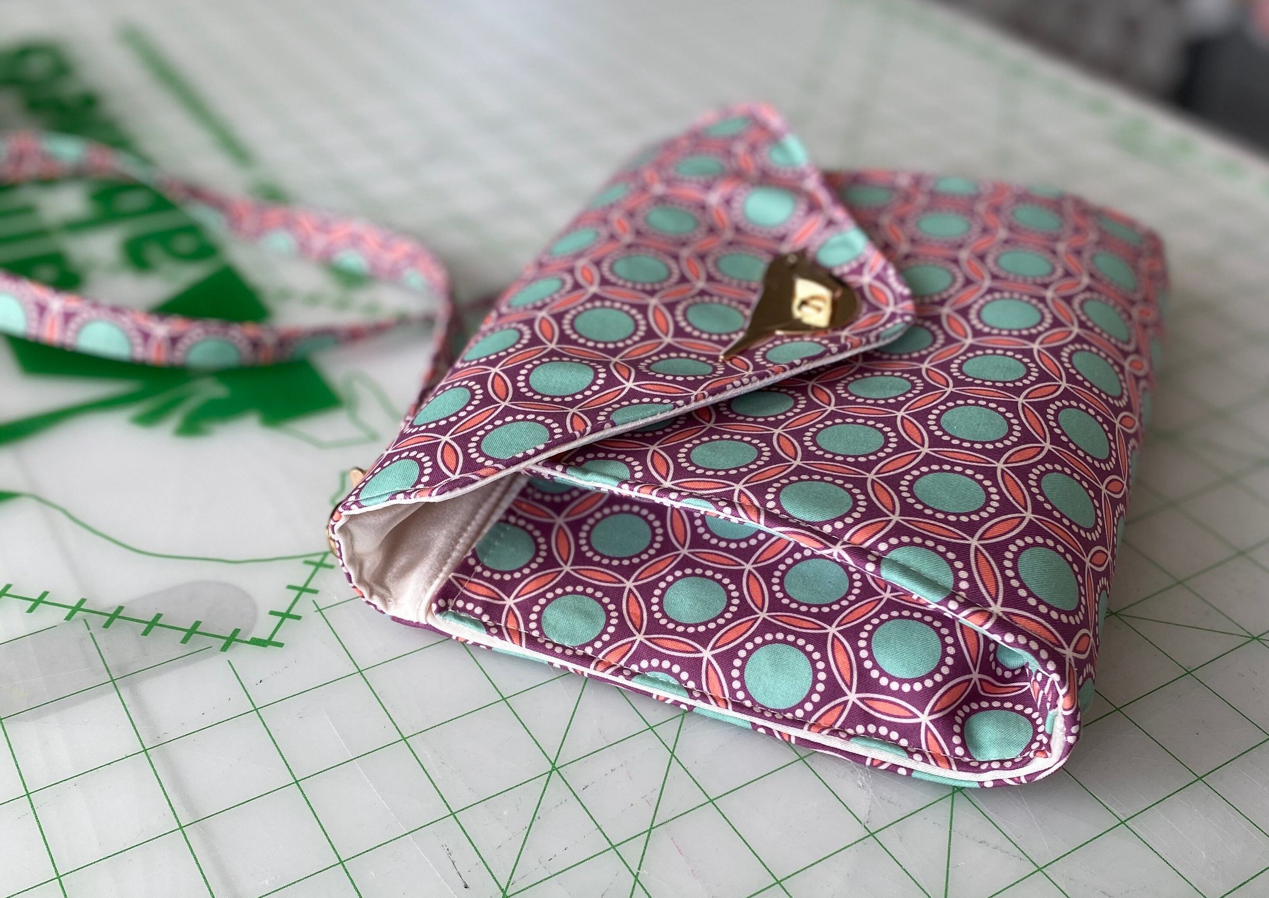 https://i.etsystatic.com/5966157/r/il/b3a4ca/2548833089/il_fullxfull.2548833089_4bx5.jpg