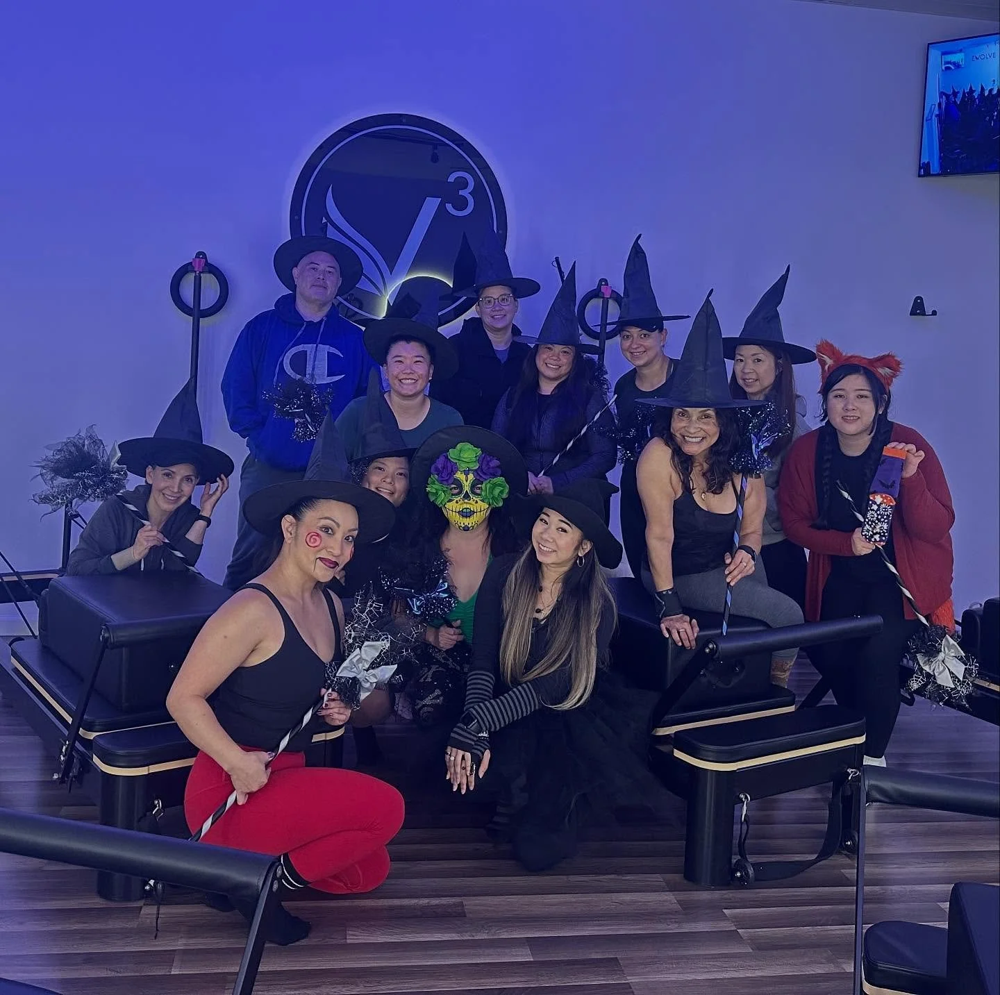 Witch hats, grip socks, and one spooktacular burn — our Sock It Up x Hocus Pocus class was pure magic with a whole lot of spice! 🧦✨Huge thank you to everyone who joined the coven and brought the Halloween vibes to the reformer! 🧙‍♀️🎃
 #