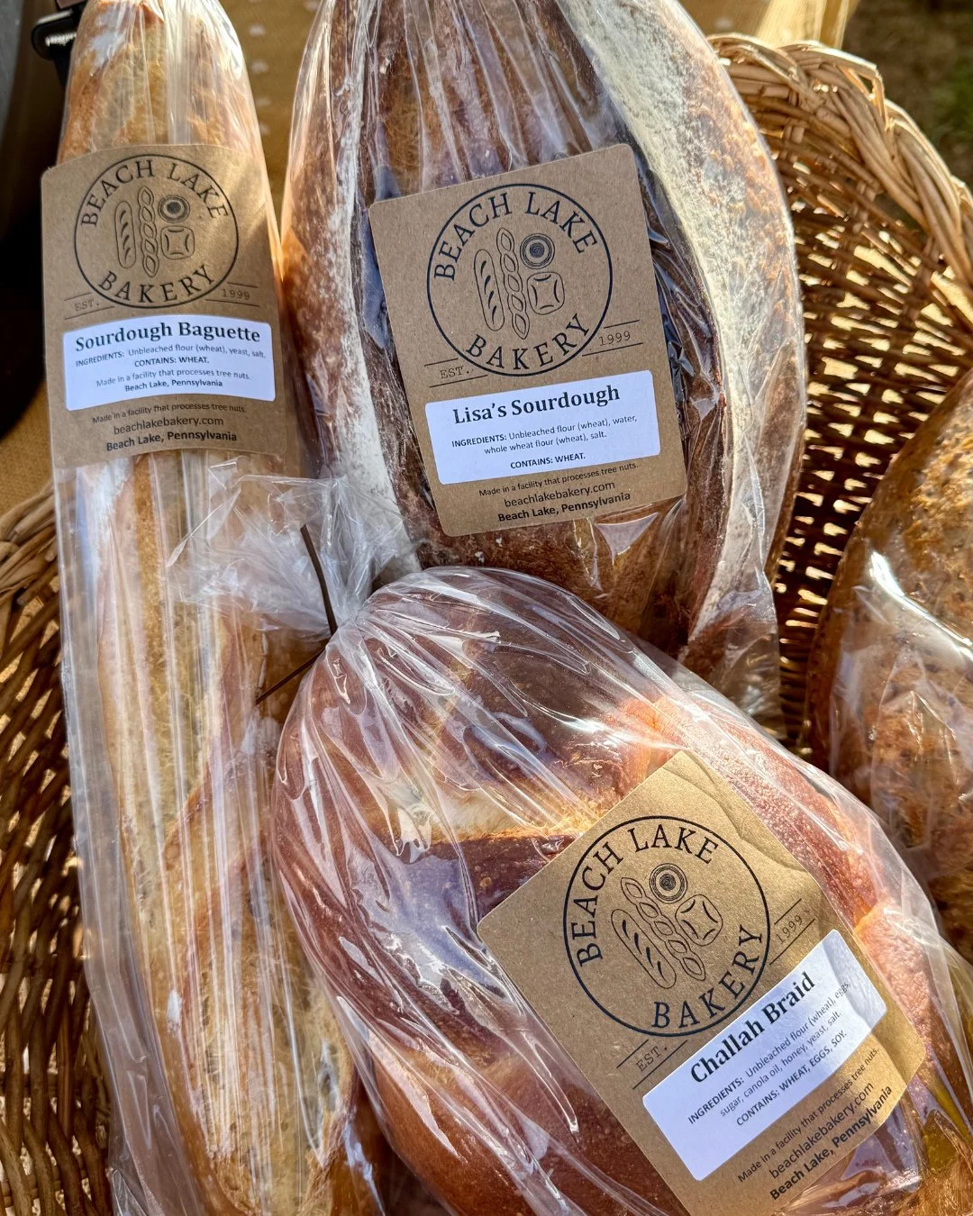 🍞 Thanksgiving Bread from @BeachLakeBakery⁠
⁠
Whether you&rsquo;re planning the feast or plotting the leftovers, Beach Lake Bakery has you covered.⁠
⁠
Think...⁠
⁠
🥖 Artisan sourdough for your stuffing⁠
🍞 Challah buns for sliders⁠
🍯 Honey wheat fo