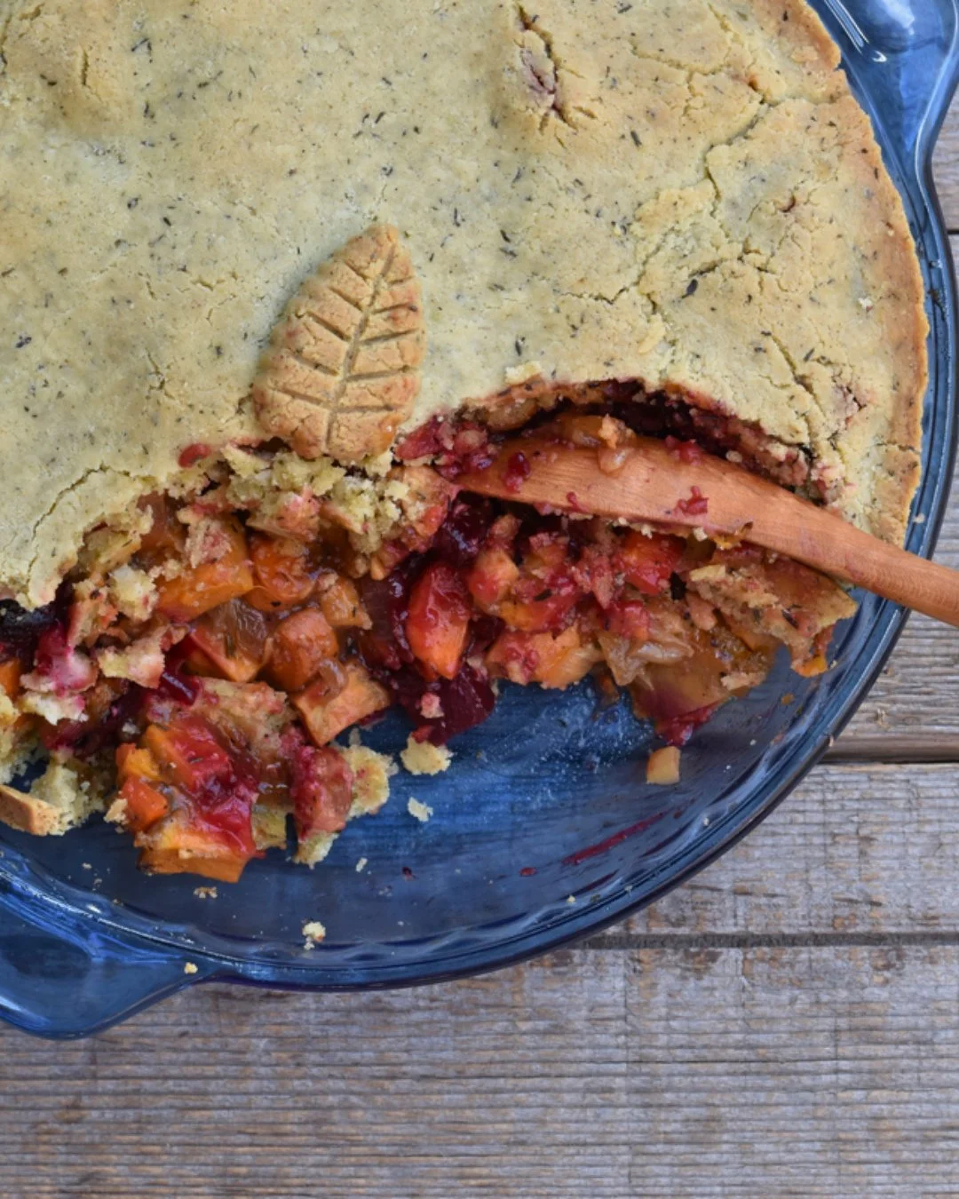 🥧 Make This! Root Vegetable Pot Pie⁠
⁠
Hearty, cozy, and absolutely delicious &mdash; this Root Vegetable Pot Pie is the perfect main dish (or show-stopping side) for the vegans and vegetarians sitting at your Thanksgiving table.⁠
⁠
Roasted carrots,