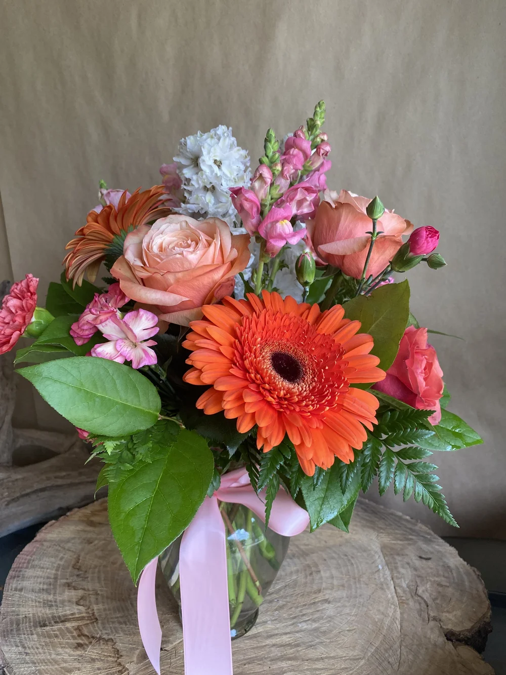 Pink, Coral, Orange Flowers in a vase — Sunset Gardens Greenhouse \u0026 Floral, image size:1000x1333