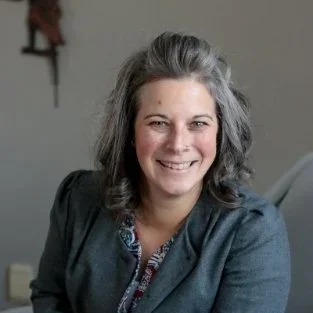 Headshot of Kait Linton