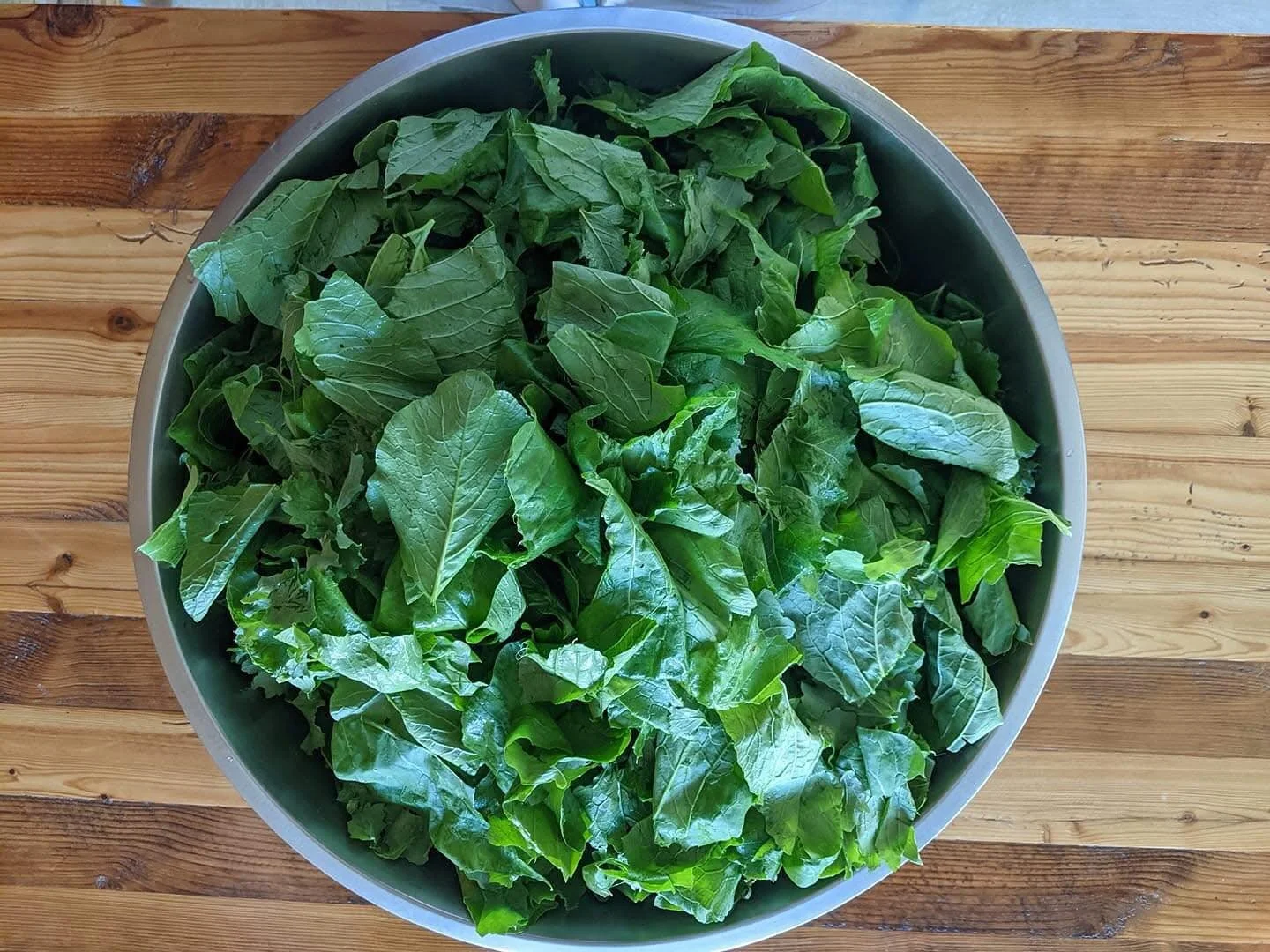 These come from my barber&rsquo;s garden.

This will be the beginning of a good pot of &ldquo;SALAT&rdquo;(a combination / mixture of stewing greens&hellip;collard, poke, mustard, creasy etc.

When cooked together the flavors bring a level complexity