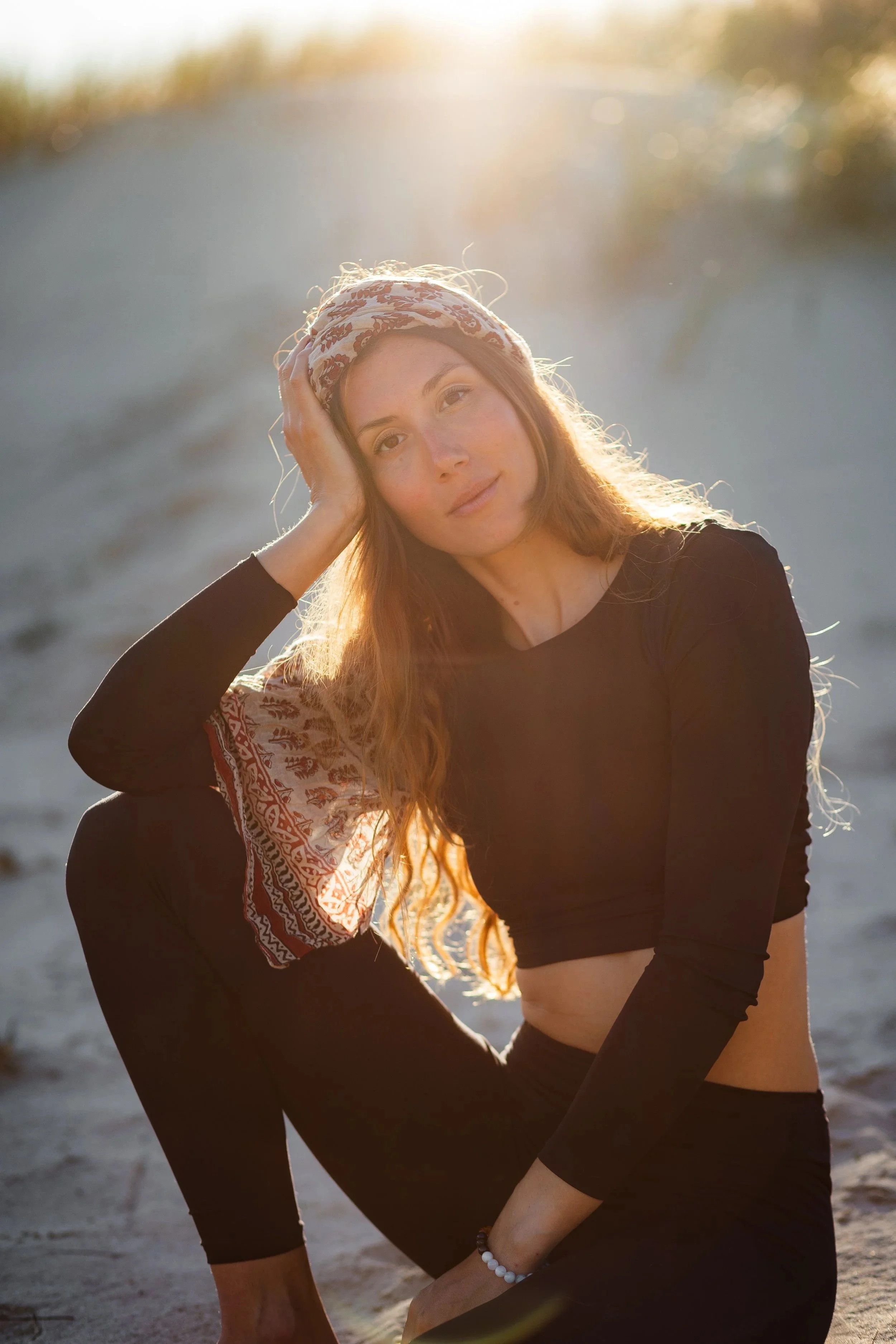 Amélie Bourouba dans les dunes