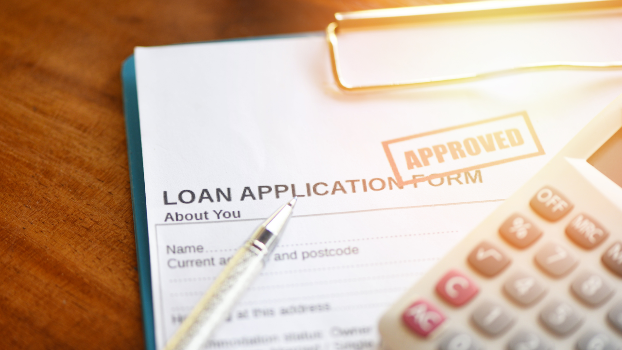 Financial planning and budgeting before buying a house