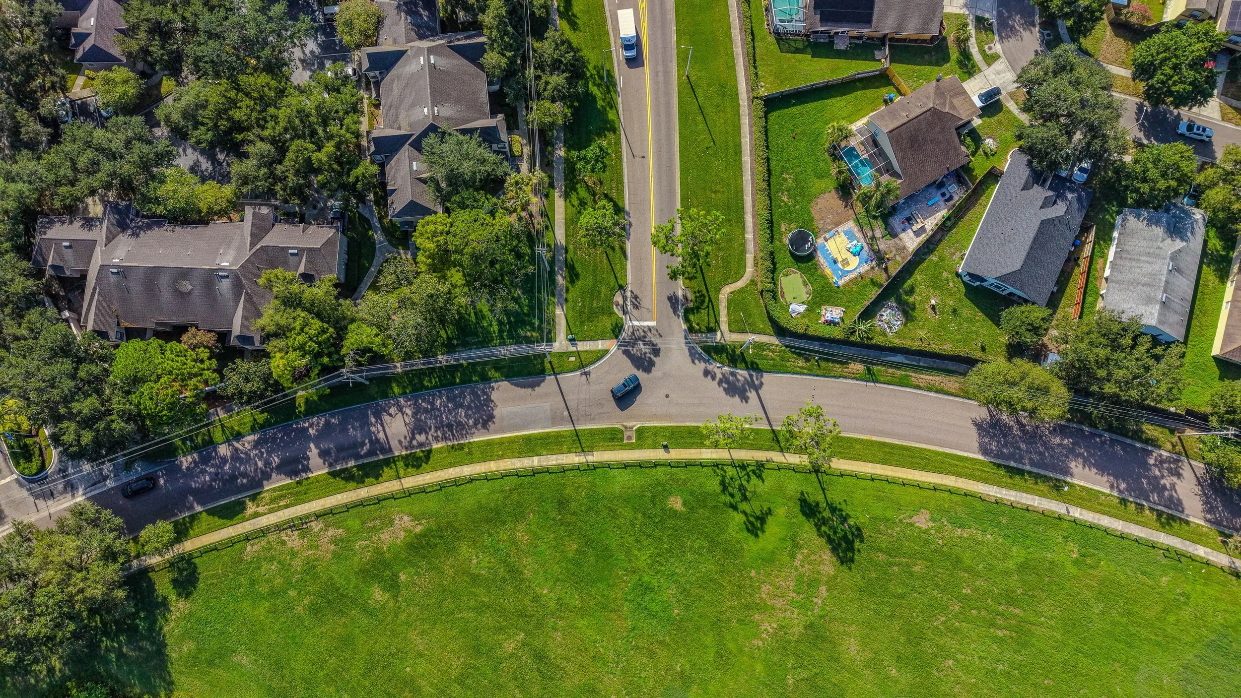Residential homes in an Orlando Florida neighborhood showing Central Florida real estate options.