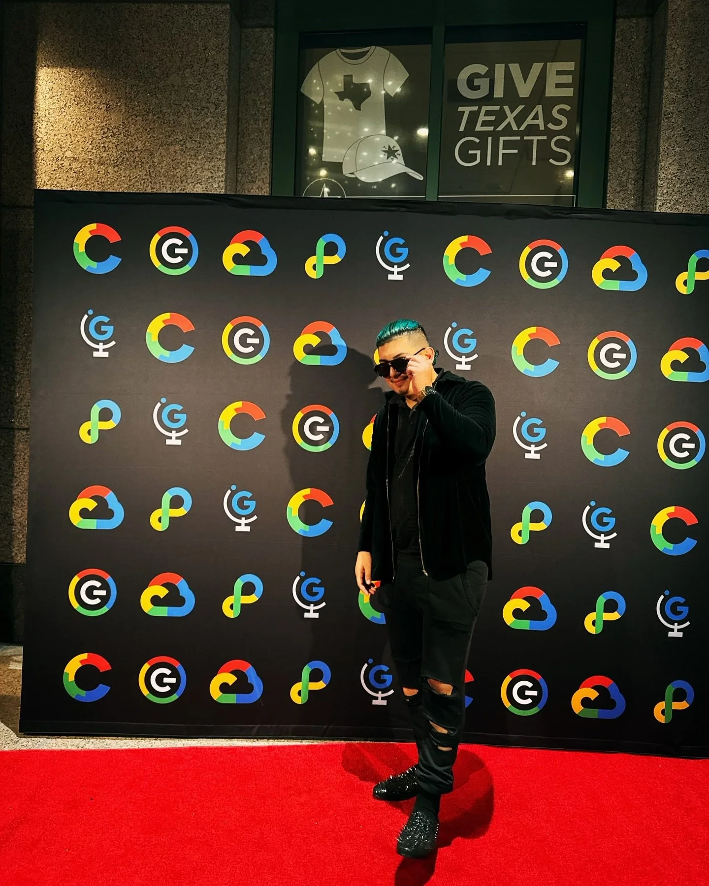 Thank you @google had a blast DJ&rsquo;ing your winter party with some friends @lostnfound.music / @yesdjaj 💃🕺
S/O @austinsilentdisco 🪩 @bullockmuseum ⭐️ 

#Google #Internet #InternetFamous #DJ #SilentDisco #Music #PrivateEvent #LuxuryEvents #Bull