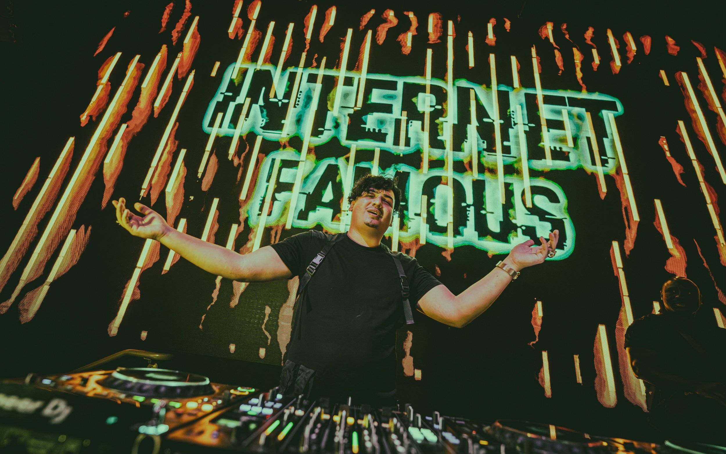 INTERNET FAMOUS LIVE IN ACTION