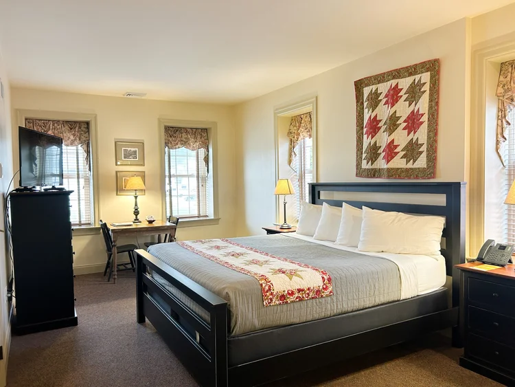 Single Rooms and Suites — The Inn & Suites at Kitchen Kettle Village