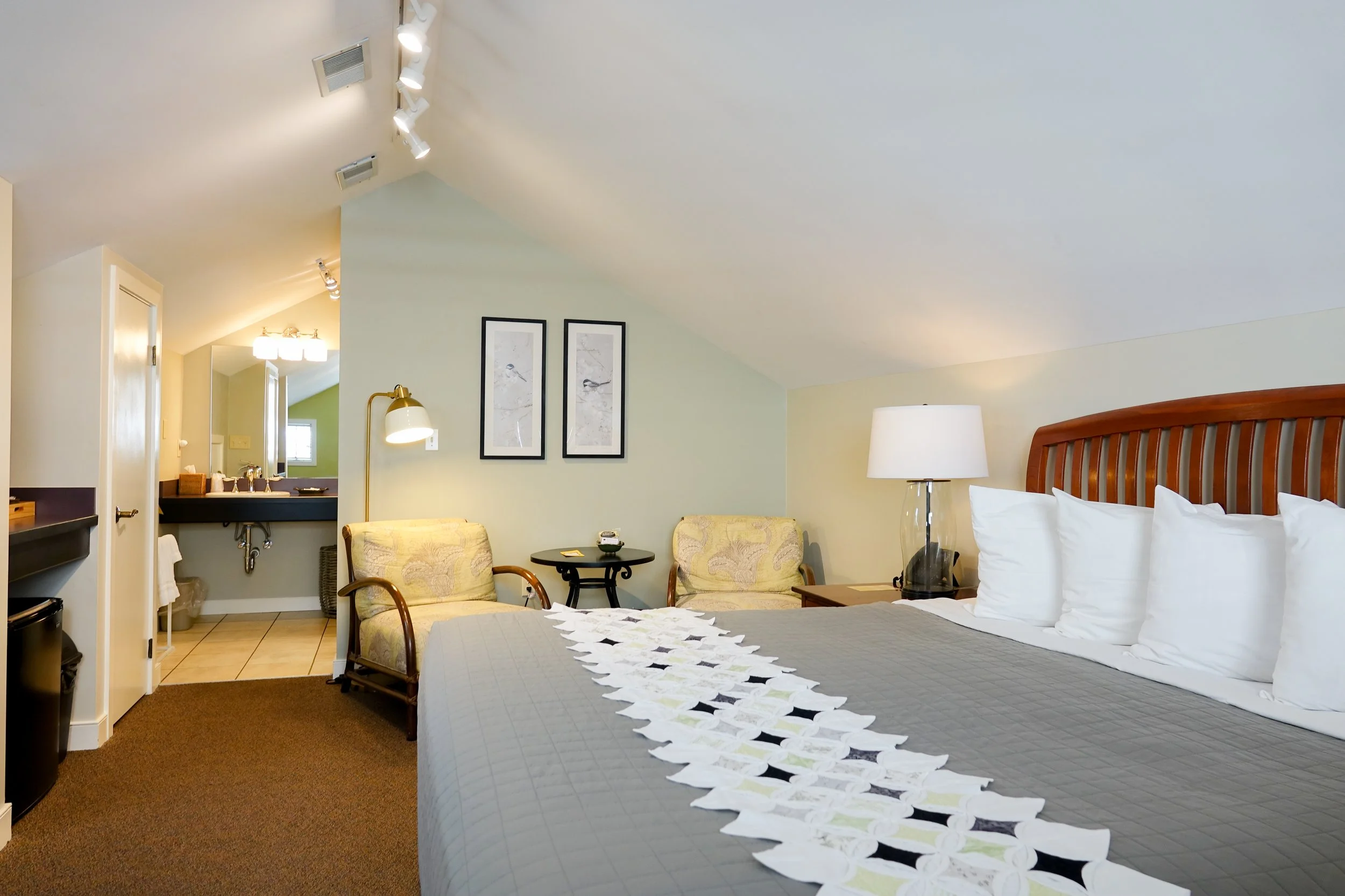 Single Rooms and Suites — The Inn & Suites at Kitchen Kettle Village