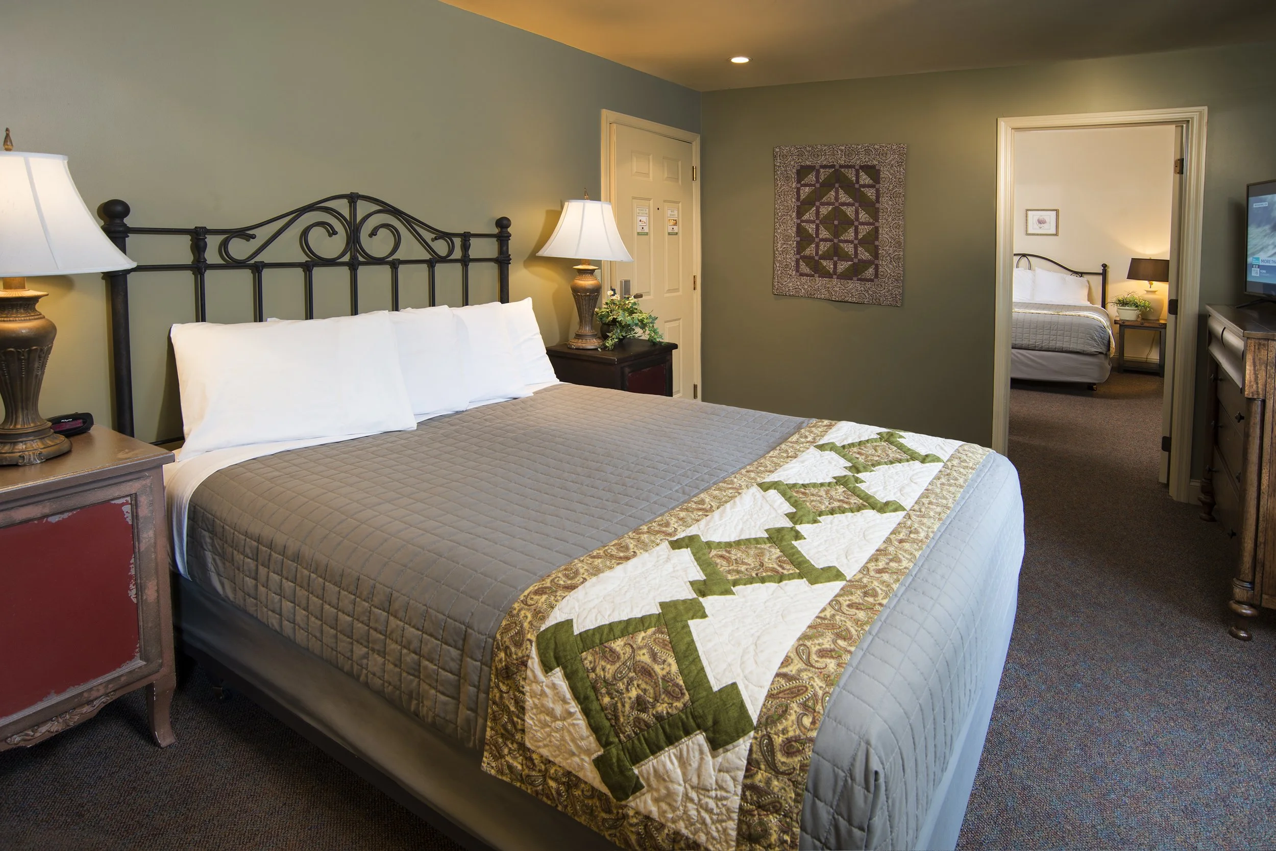 Single Rooms and Suites — The Inn & Suites at Kitchen Kettle Village