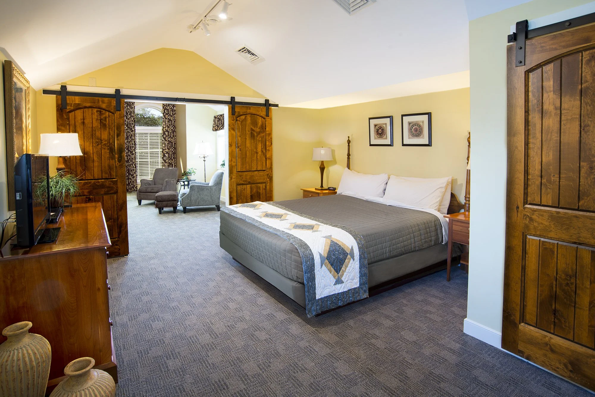 Single Rooms and Suites — The Inn & Suites at Kitchen Kettle Village