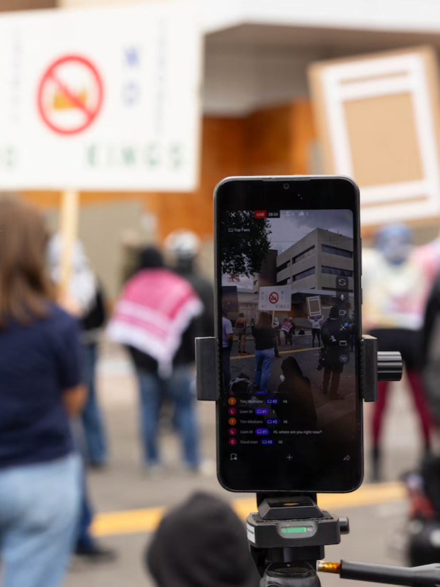 Feds grant ICE building access to conservative media, influencers, ignore local Portland press