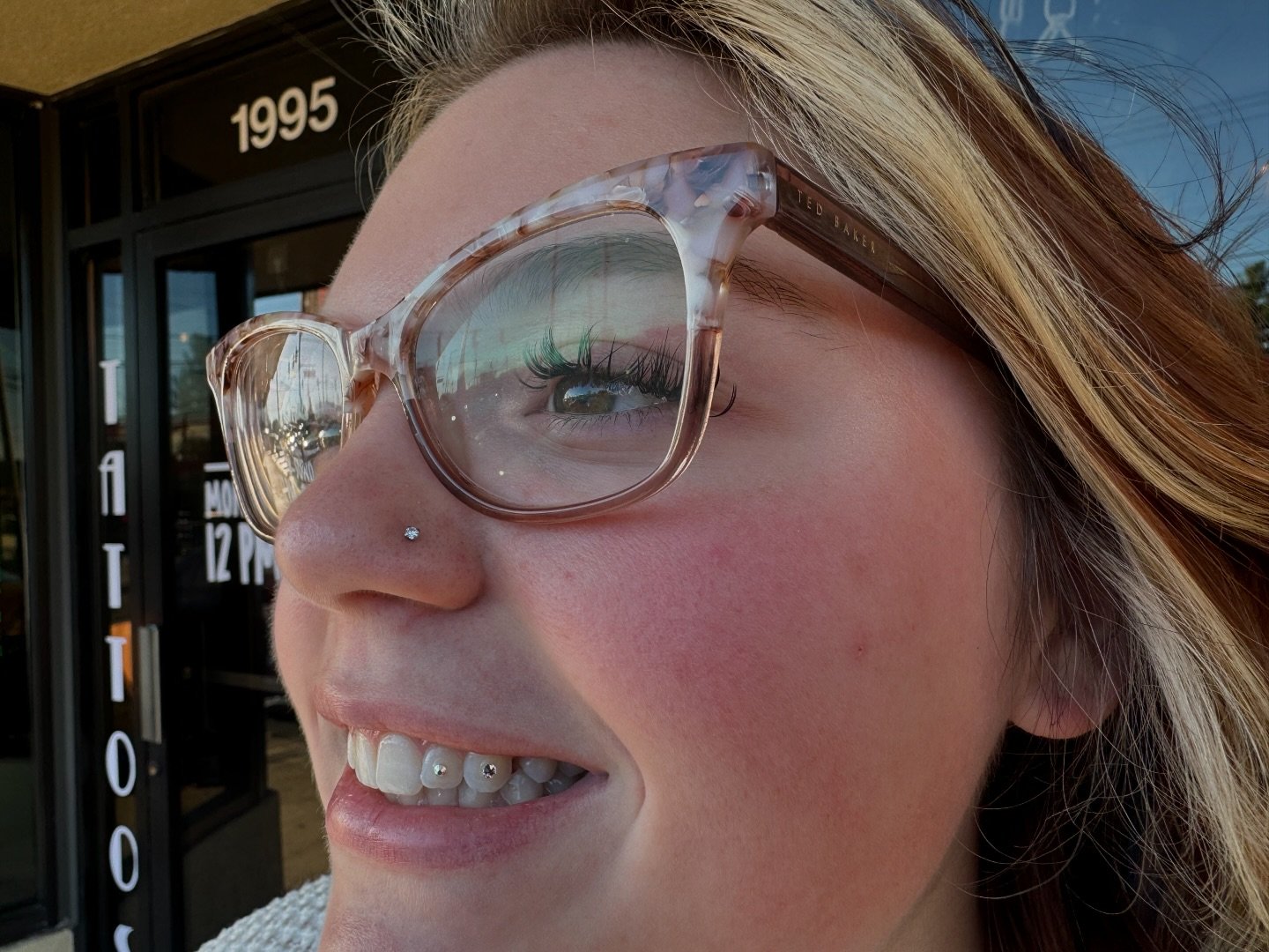 Tooth Gems 💎🦷 &amp; Piercings 💎👃🏻
These besties got blinged out today!!! 

#piercing #jewelry #jewel #toothgems #toothbling #nosepiercing #besties👭 #bestfriendsday