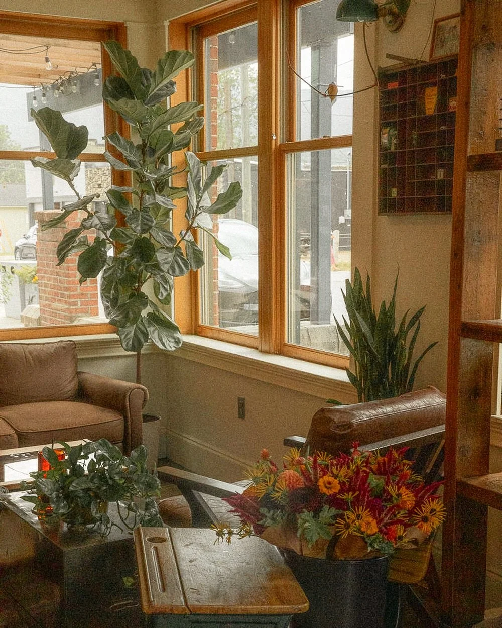 Happy Saturday🍂 

We are feeling all the fall vibes on this foggy morning! Stop in to try our September menu with all things apple &amp; pumpkin 🥧🍎

#blackmountain #ashevillecoffeeshop #fallvibes #bakerync #ashevilleeats