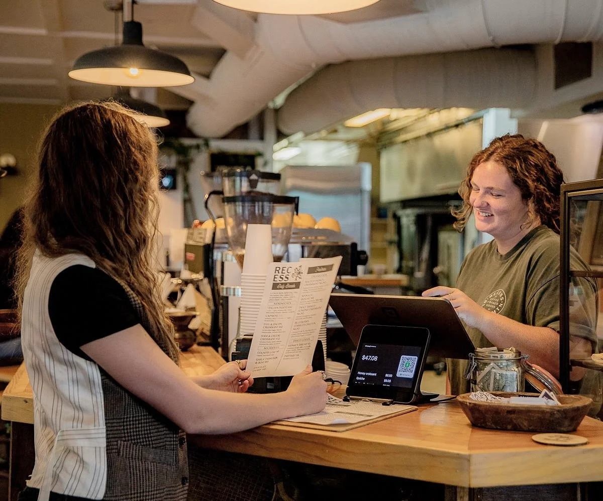 Happy Friday yall! We are HIRING! 🚨

We are looking for some baristas and those with experience with bread and pastry to join our team! If you are interested or have friends interested send us your resume at sales@recesscoffeenc.com or dm us✨