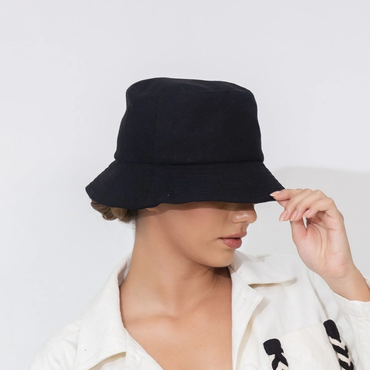 Camila Reversible Bucket Hat in Linen