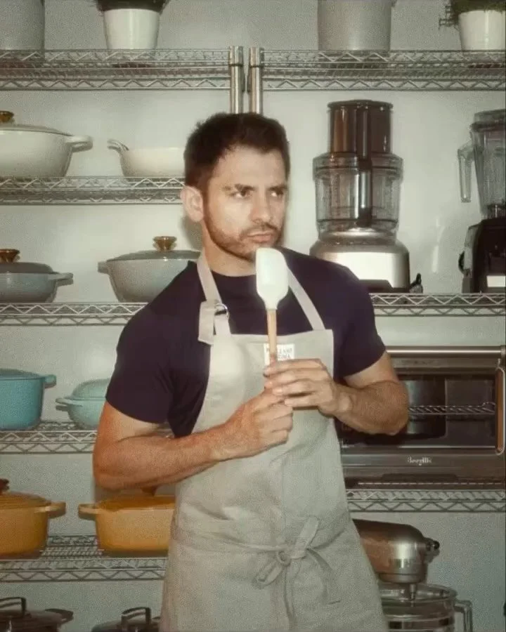 Si llegas a las 3PM sin energ&iacute;a, no es normal. Y no se arregla con otro caf&eacute;. Se arregla con lo que hay (o no hay) en tu plato de comida.

Este no es un post de dieta.

🐺 Es una invitaci&oacute;n a dejar de comer como si fueras inmorta