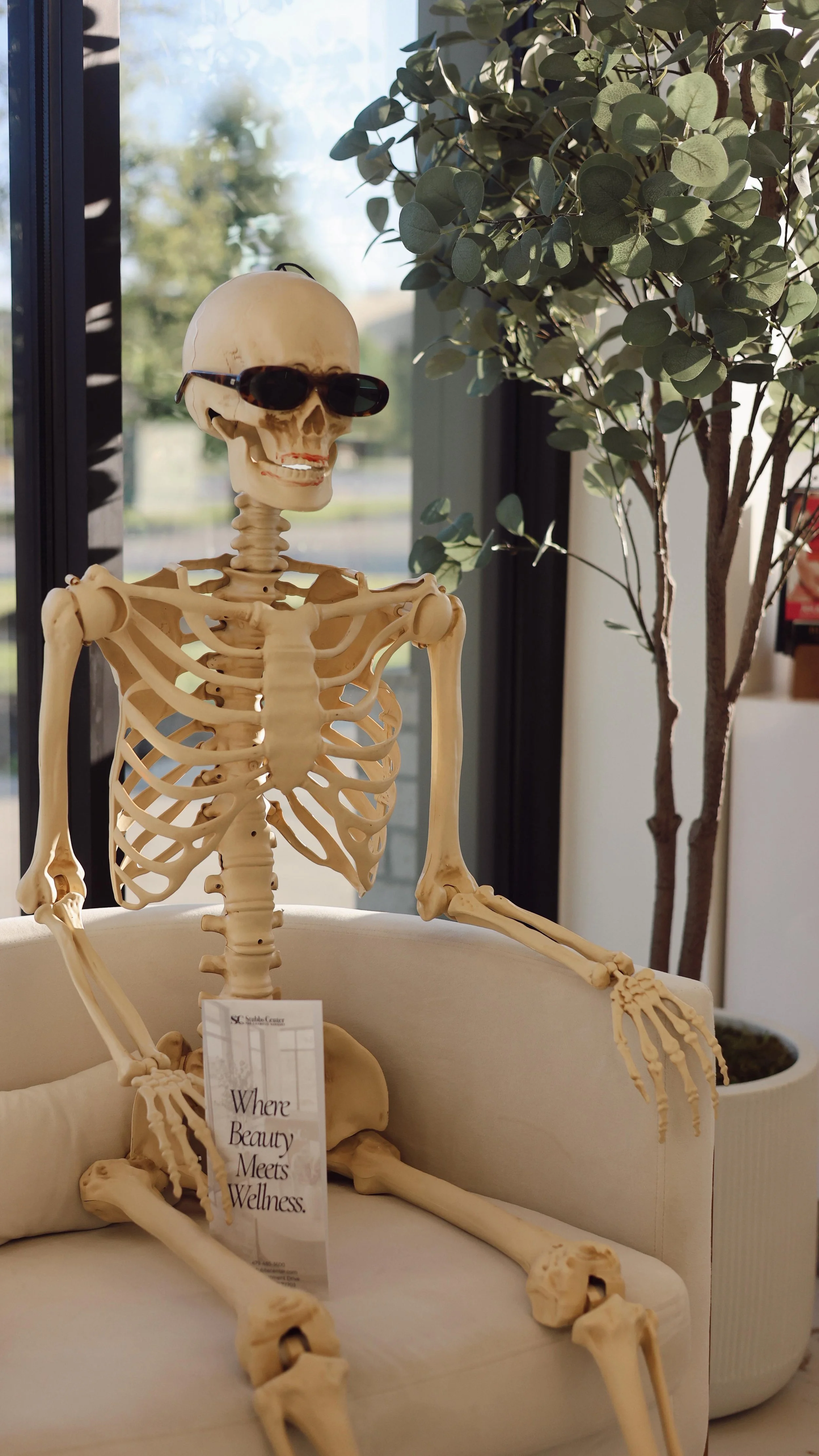 Still waiting to get on the surgery schedule? 👀 You’re not alone! Spots are filing fast this season! 
Book your complimentary consultation and secure your slot now by calling us at 479-485-3600! 
#beauty #officehumor #doctoroffice #halloween