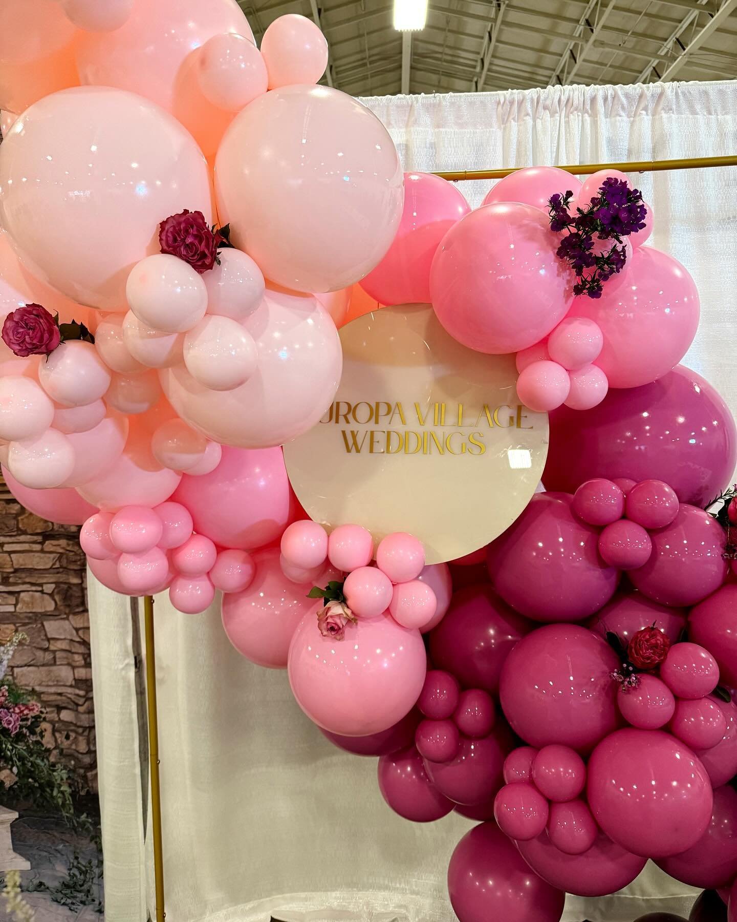 Still dreaming of these pink balloons 😍💕

#bashdrop #sandiegobridalbazaar #weddingballoons #balloongarland #organicballoongarland #balloonstyling #tuftexballoons #pinkballoons #balloondecoration #balloonsgalore #balloonart #balloonstylist