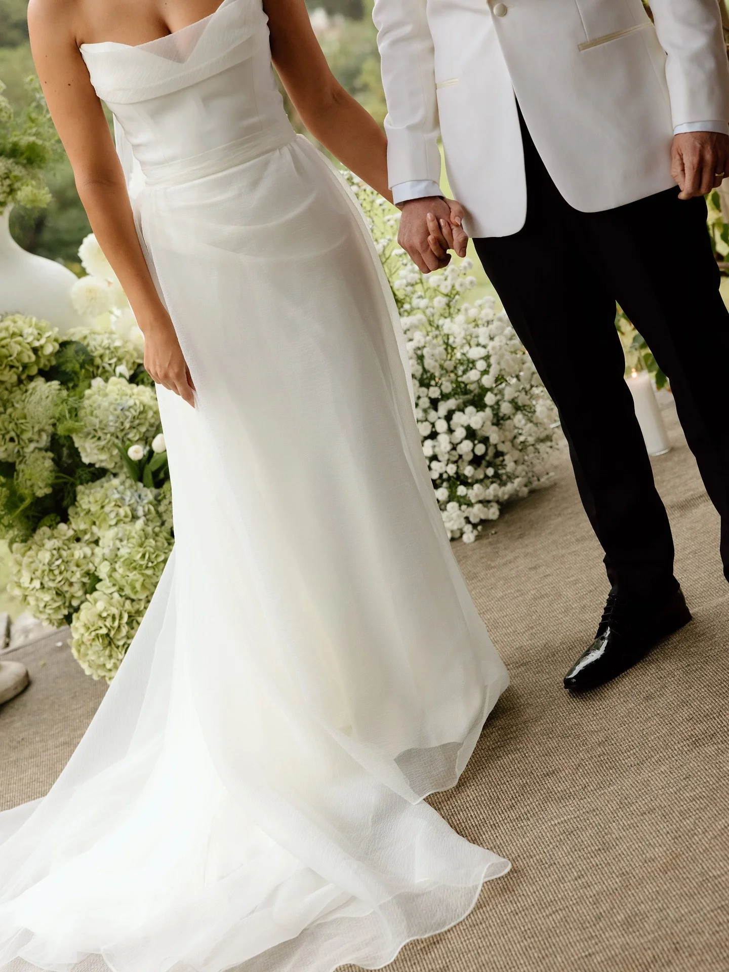 The Haven Gown + A Overskirt by @newhite_bridal 🤍 Exclusive to HXP
 Clean lines. Soft movement. Endless possibilities. 

Full, airy layers for a dramatic entrance. 
A sleek, sculptural silhouette when the night unfolds.

One gown. Two unforgettable 