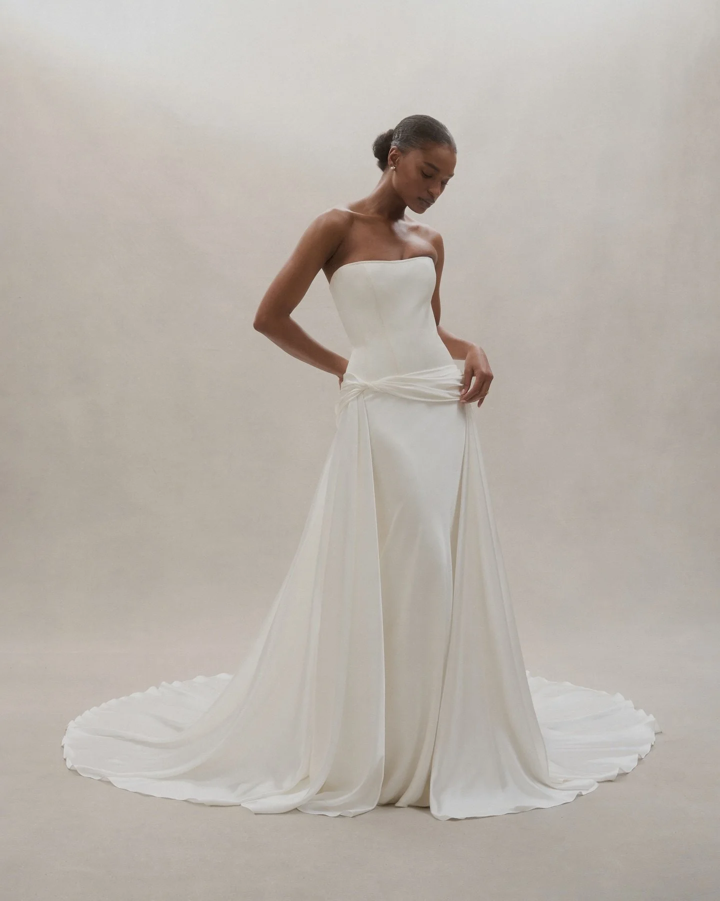 Noa is arriving this week.

A study in soft structure and quiet confidence, chosen in New York and now making its way to the boutique.

Ready to be experienced in person, book your appointment to be among the first to try Noa.

#modernbride&nbsp;#wed