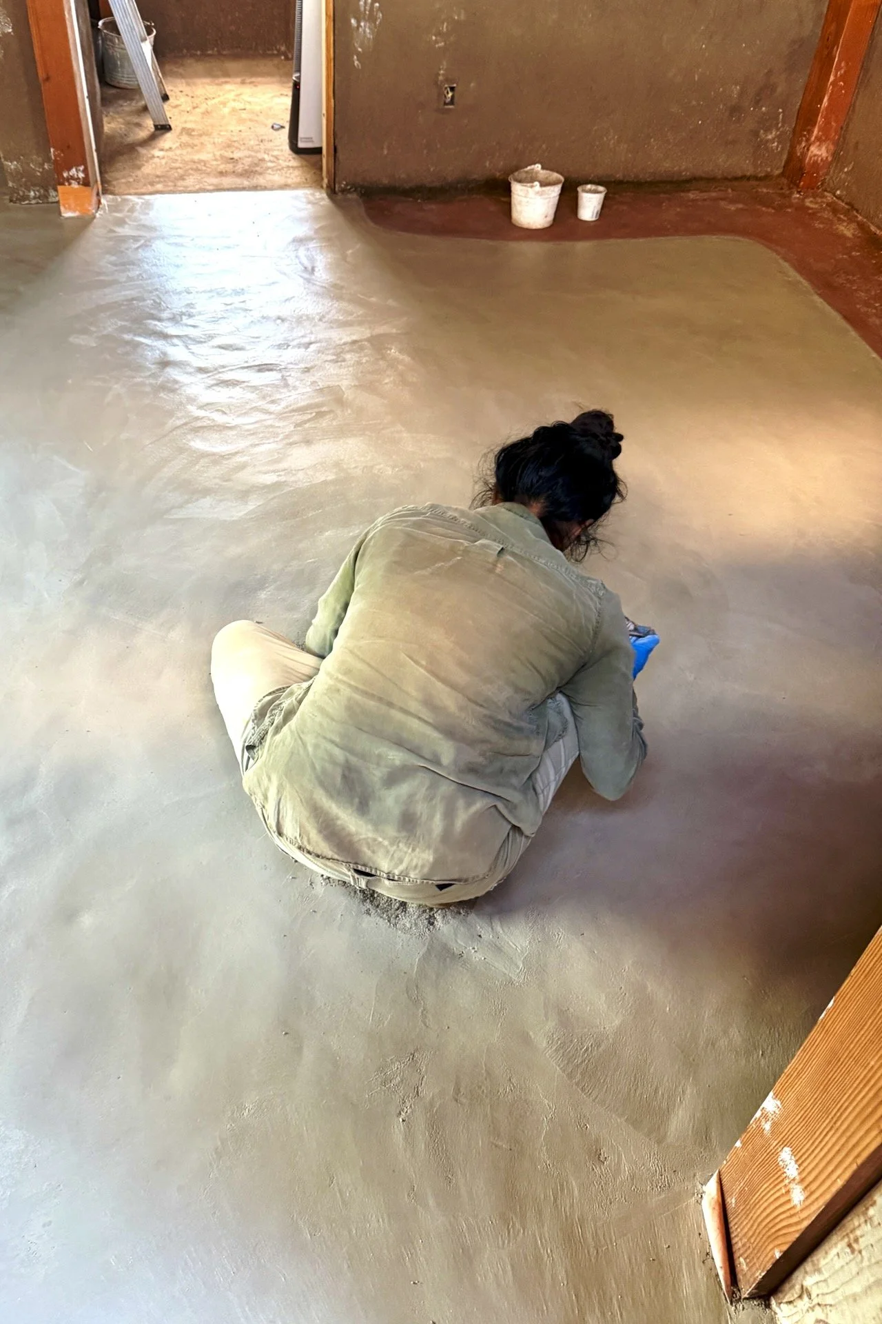 Final touches on limecrete floor