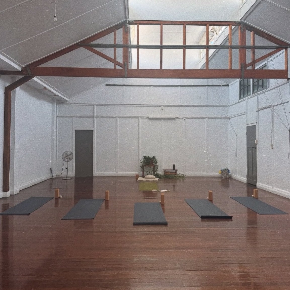 Yoga is always good. But yoga in a beautiful room with natural light and deep sound reverberation? That’s even better.
#yoga #rockhampton #easthall #classes