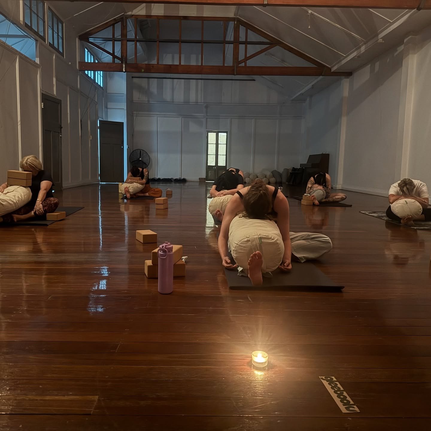 Yin yoga 🧡 tonight at 7pm.
Soft shapes. Stillness. Breath. Book at easthall.org/yoga
#easthall #yoga #yinyoga #rockhampton