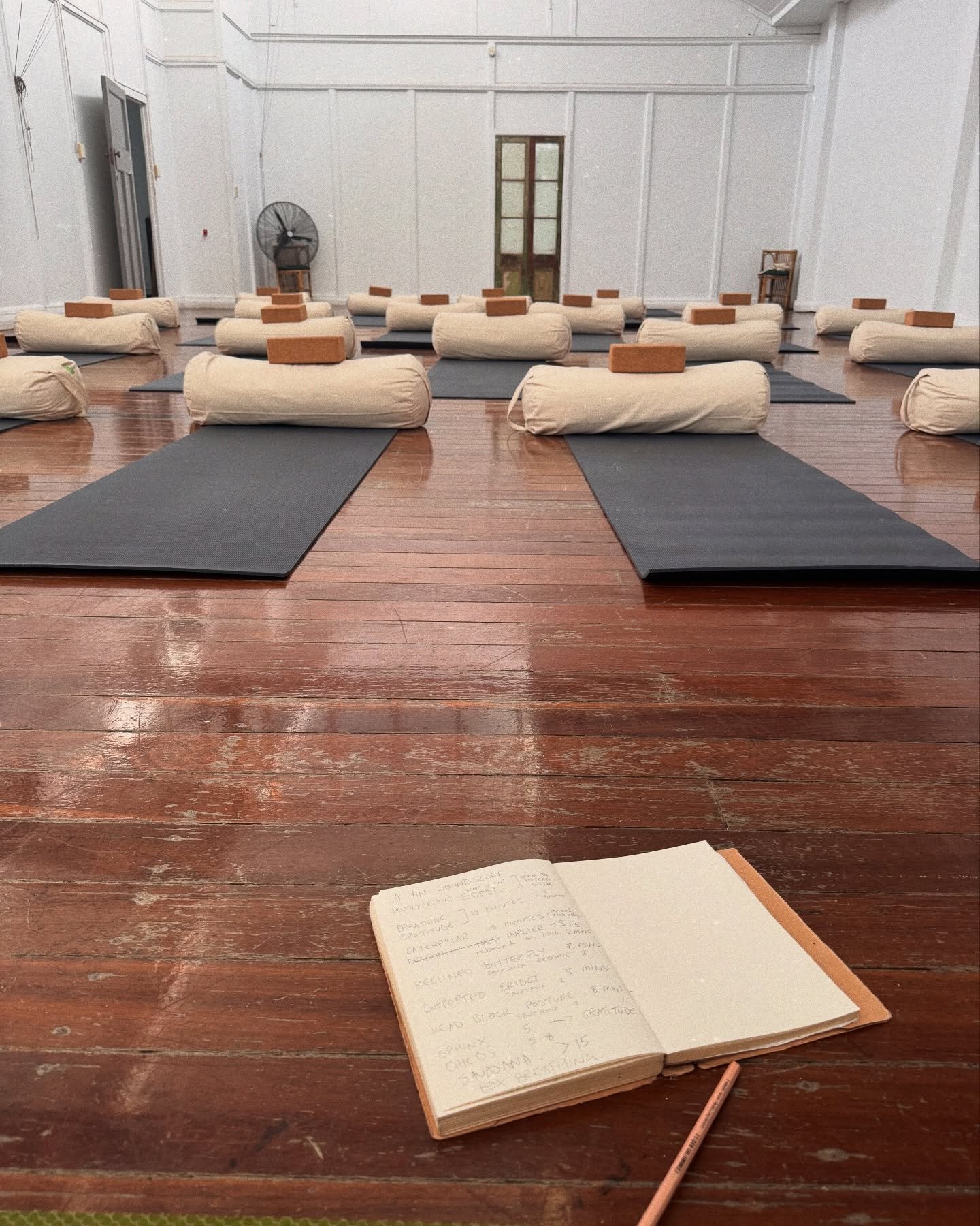 A Yin Soundscape on tonight 🧡🪷
#easthall #rockhampton #yinyoga #meditativemusic
