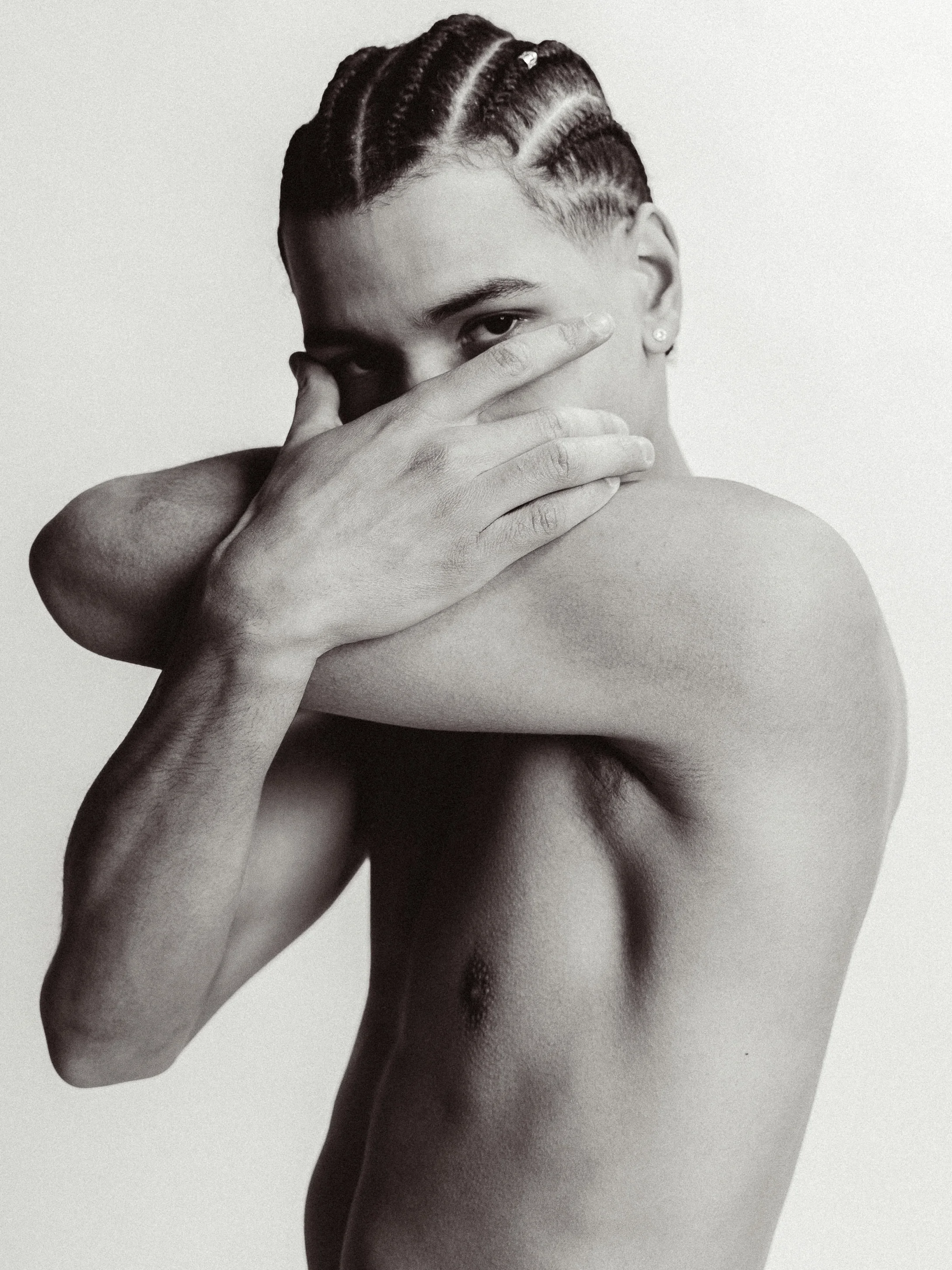 Muotokuva Mies peittää kasvot