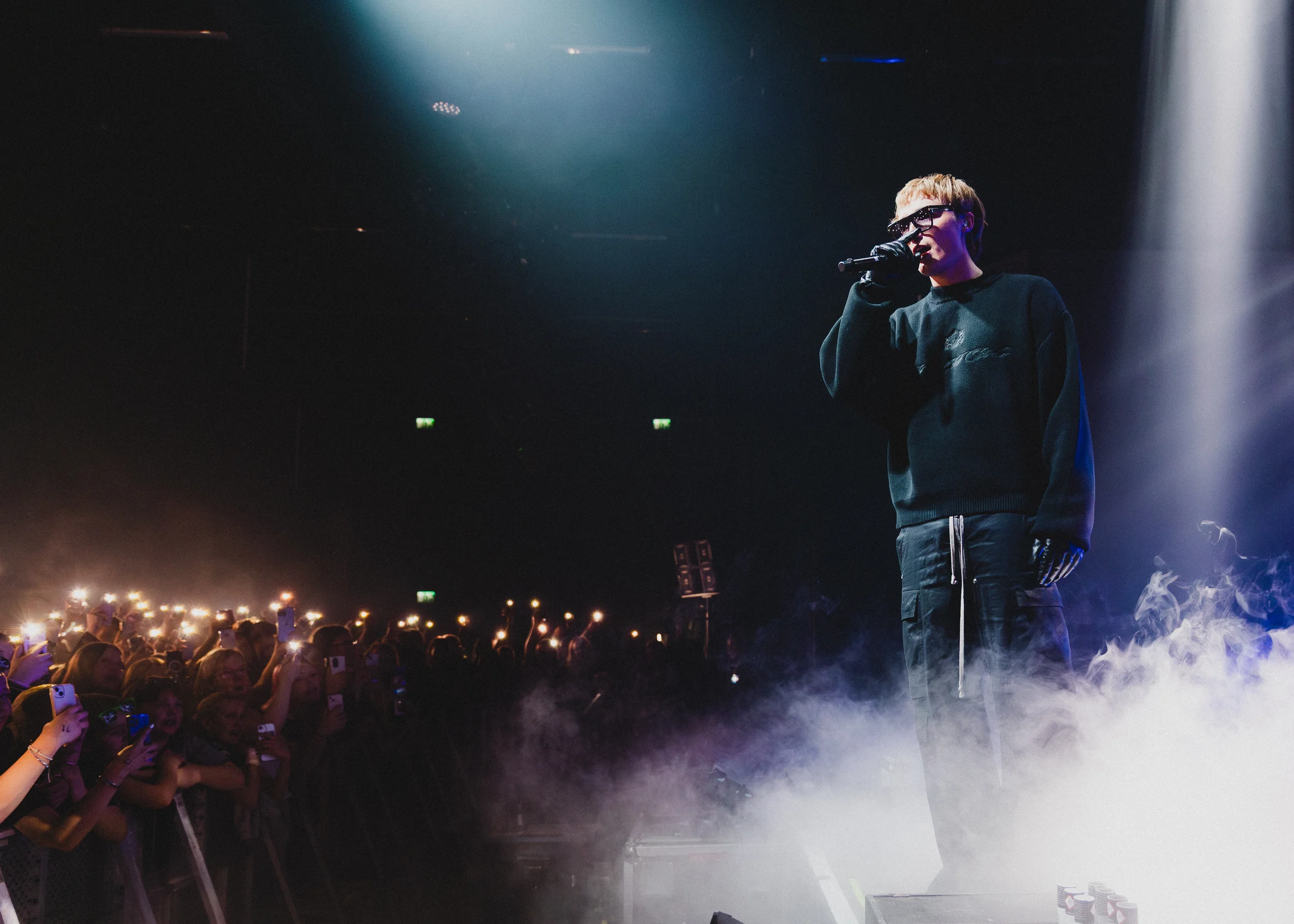 konserttikuva Isac Elliot esiintymässä lavalla