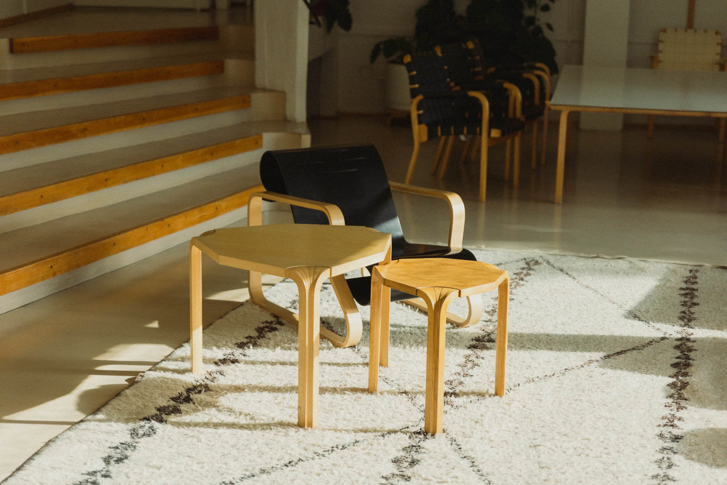 asuntokuva design pöydät ja istuin