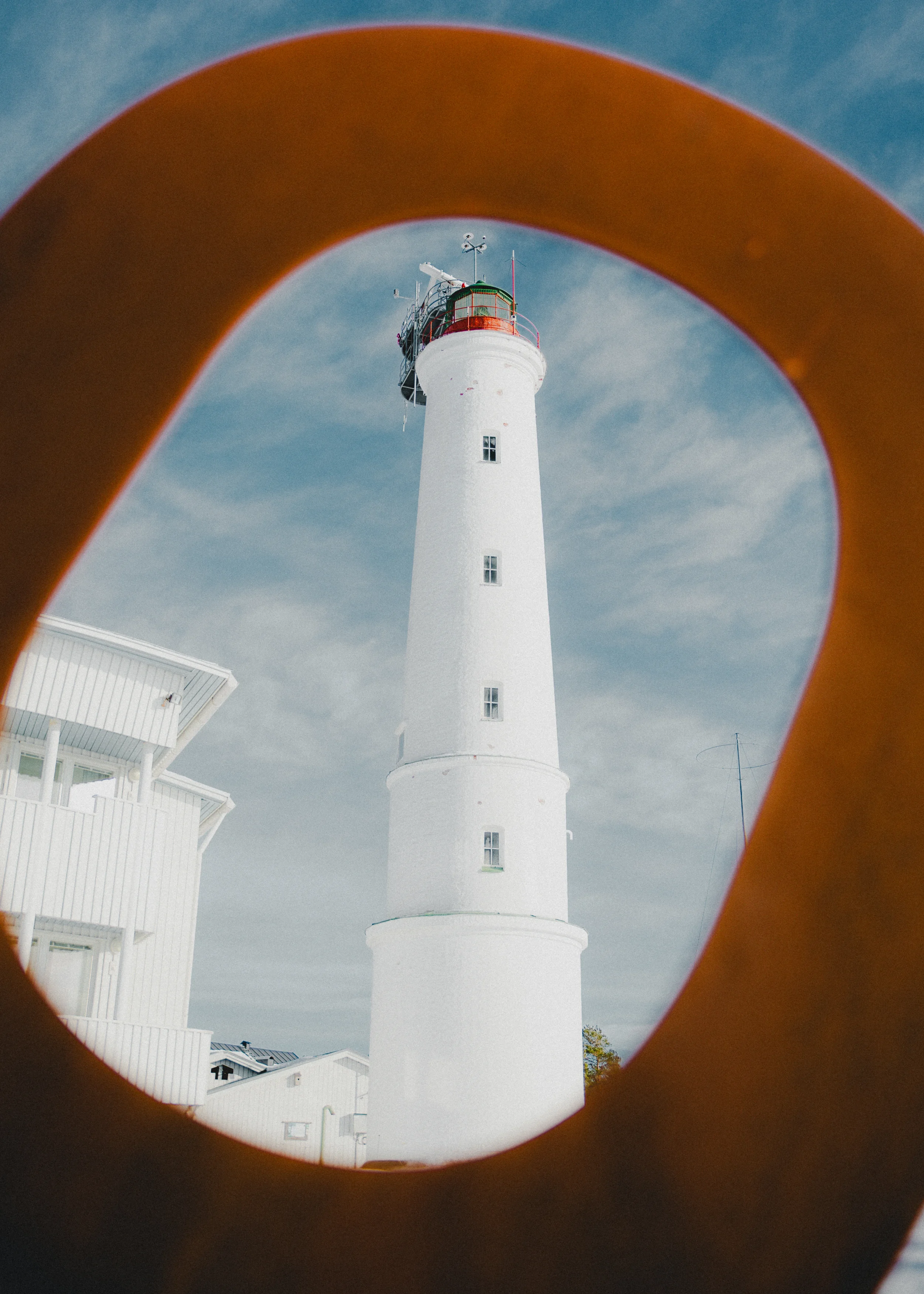 luontokuva hailuodon valkoinen majakka