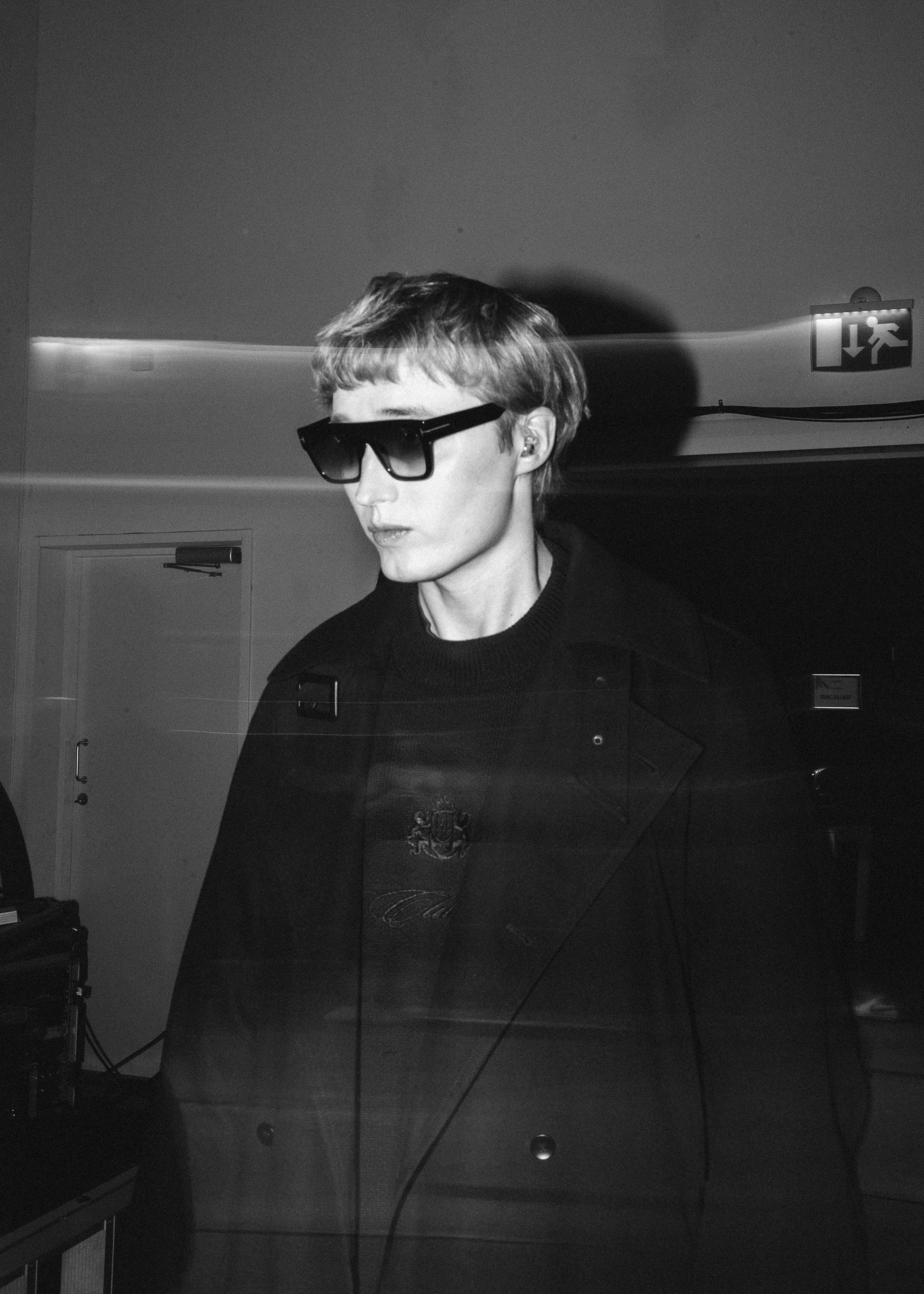 muotokuva Isac Elliot ennen konserttia