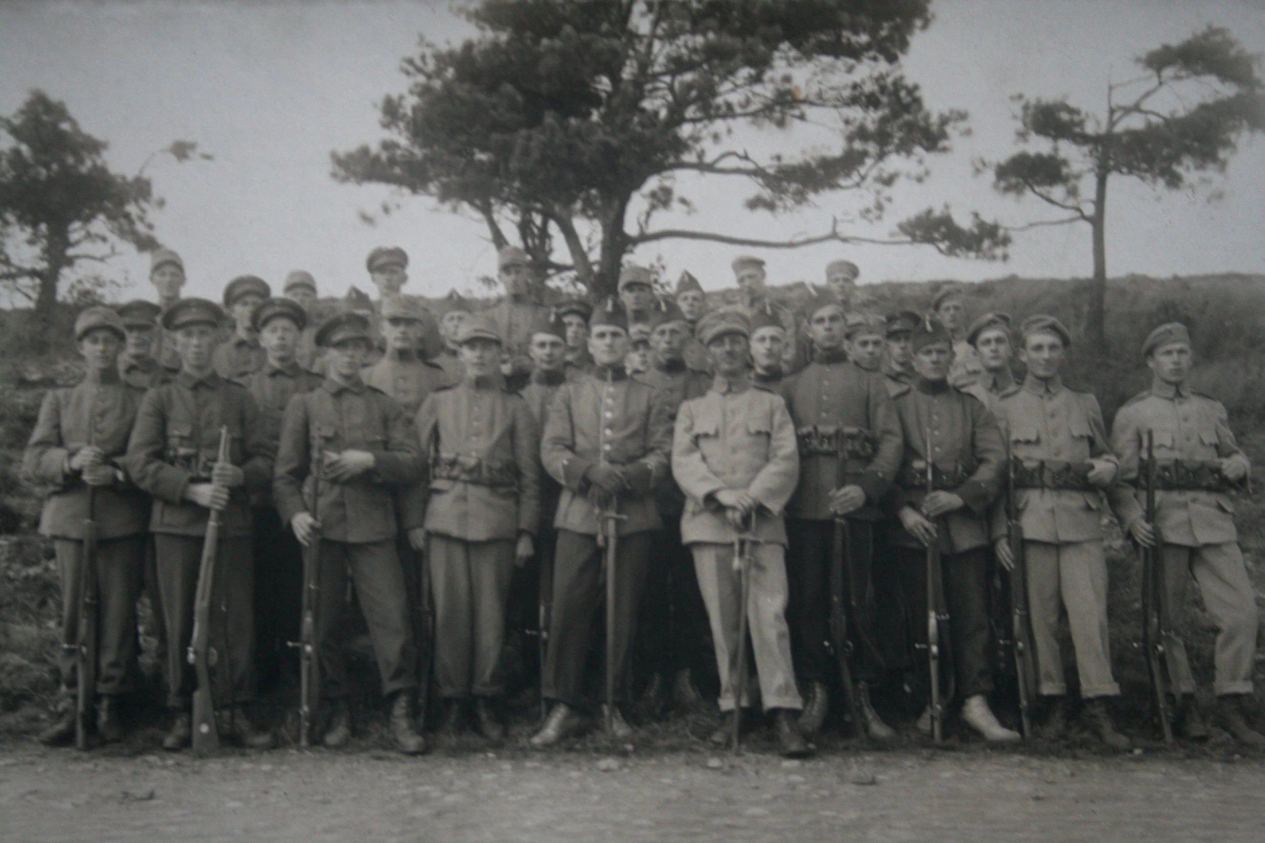 Photo of soldiers demonstrating 1919 trial uniforms, photo from Wikipedia.