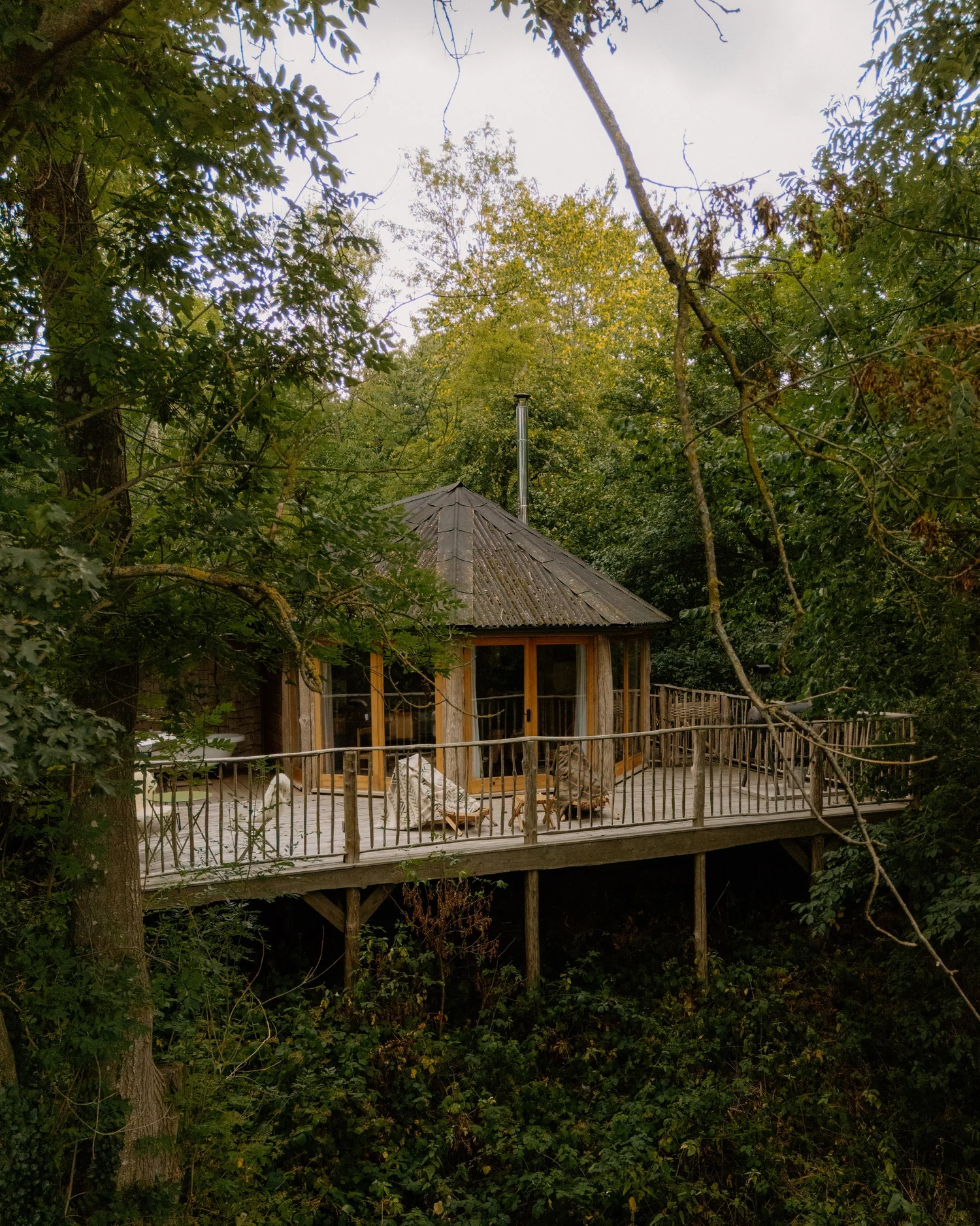 Cowslip cabin hidden among ancient woodland