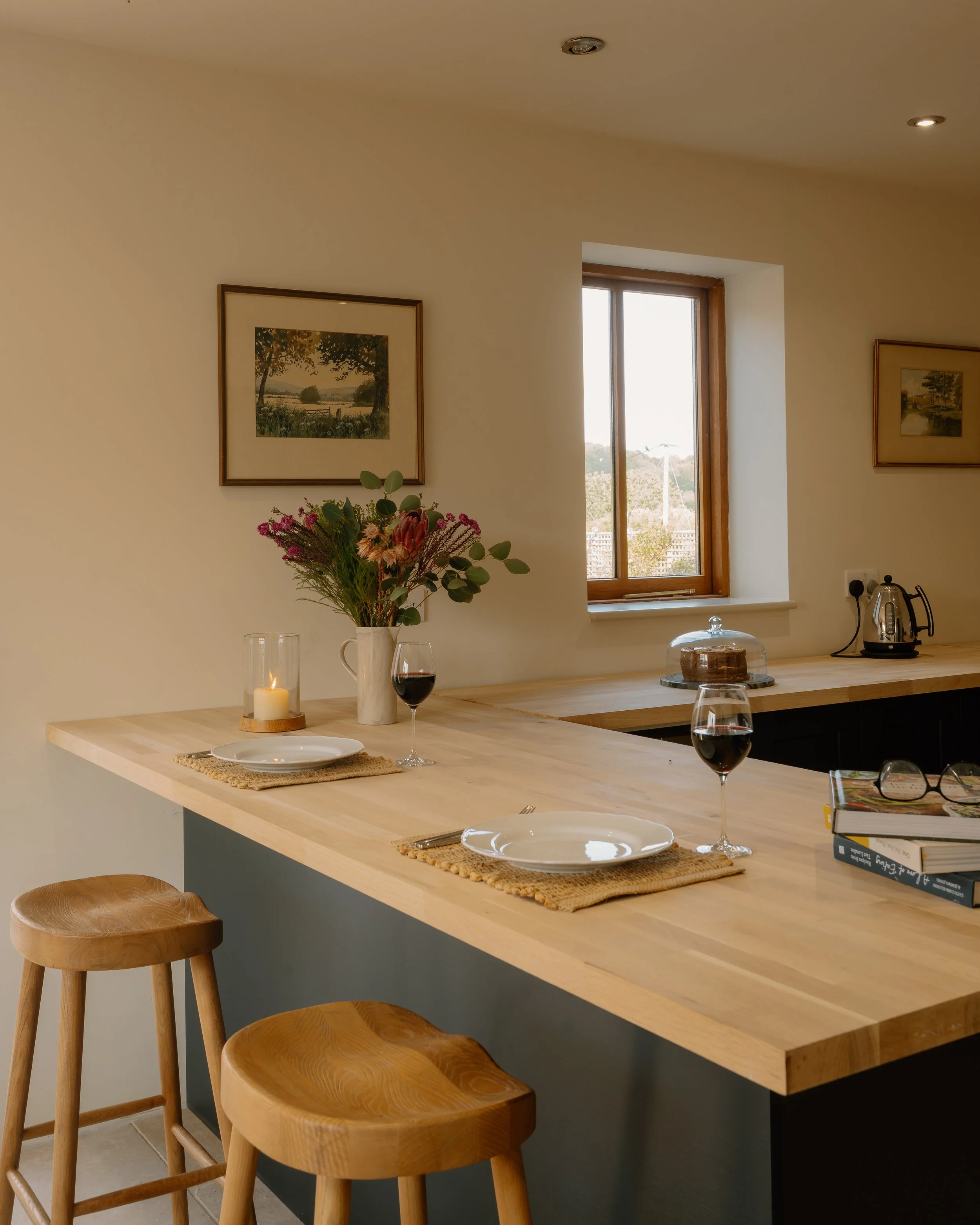 Kitchen breakfast bar