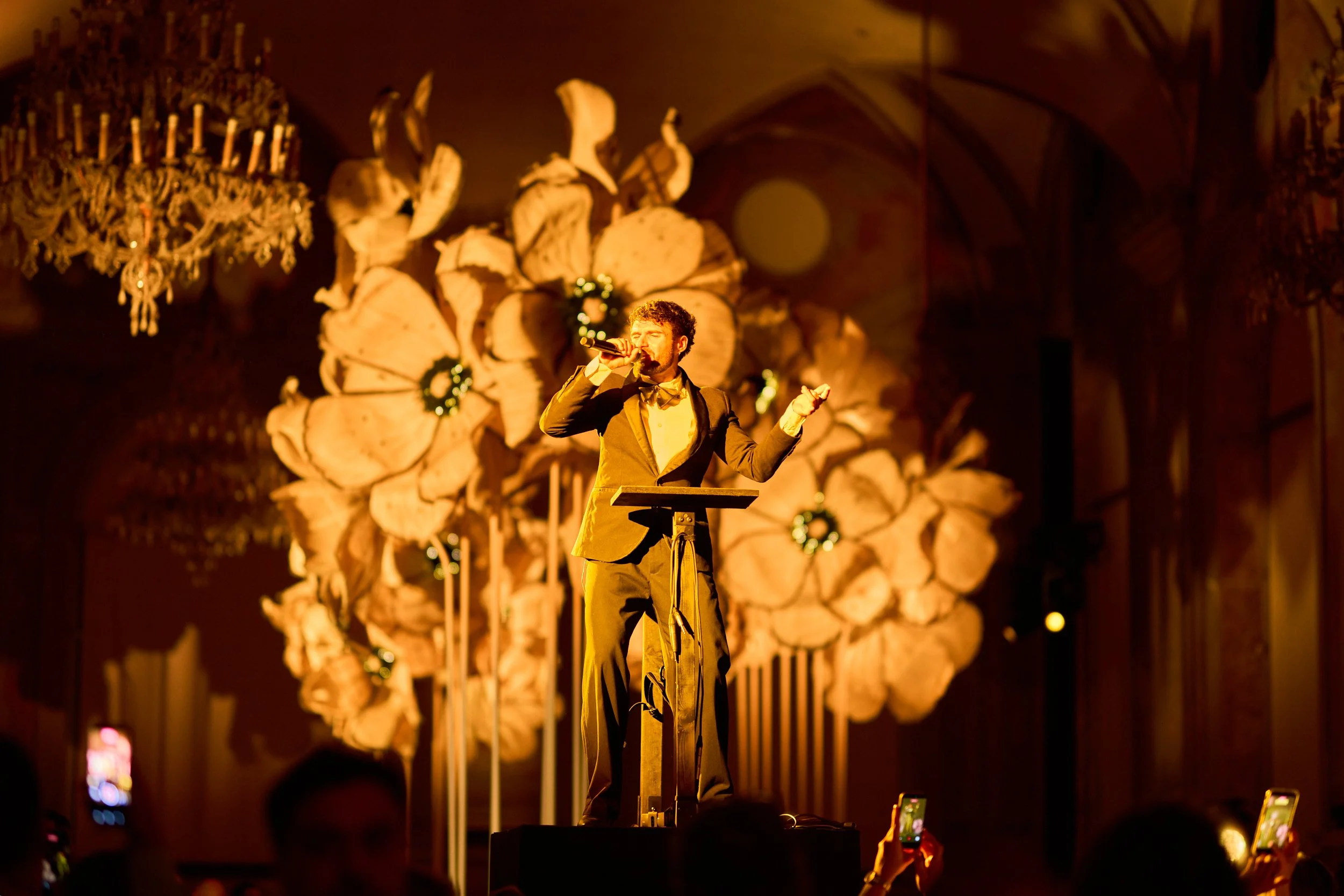 Live music performance during the Qua Granite party at Palazzo Re Enzo