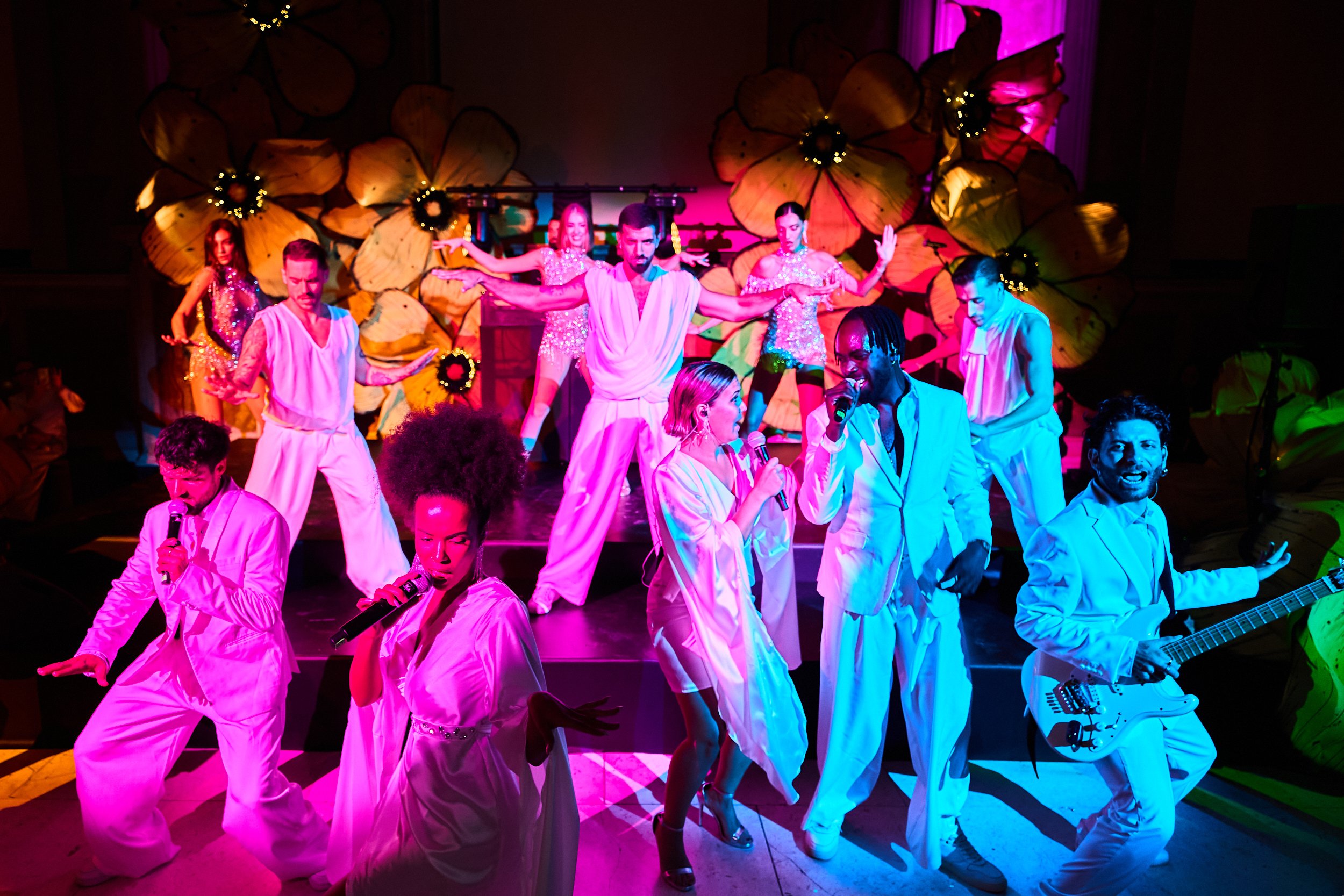 Live music performance during the Qua Granite party at Palazzo Re Enzo