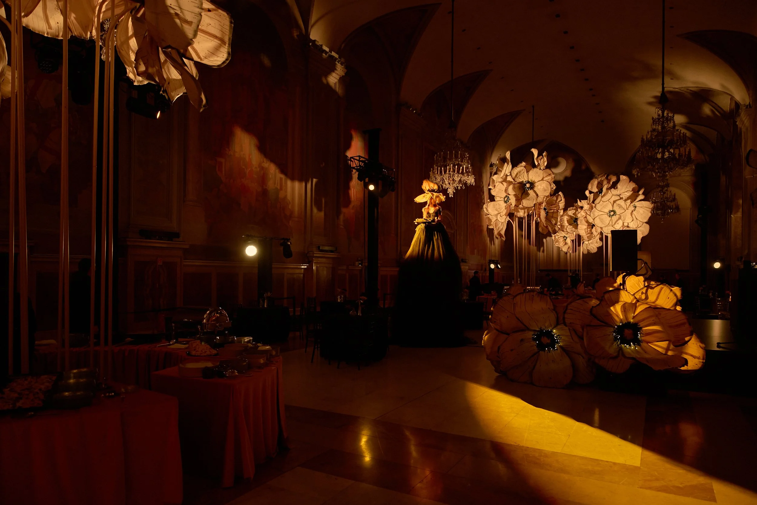 Live music performance during the Qua Granite party at Palazzo Re Enzo