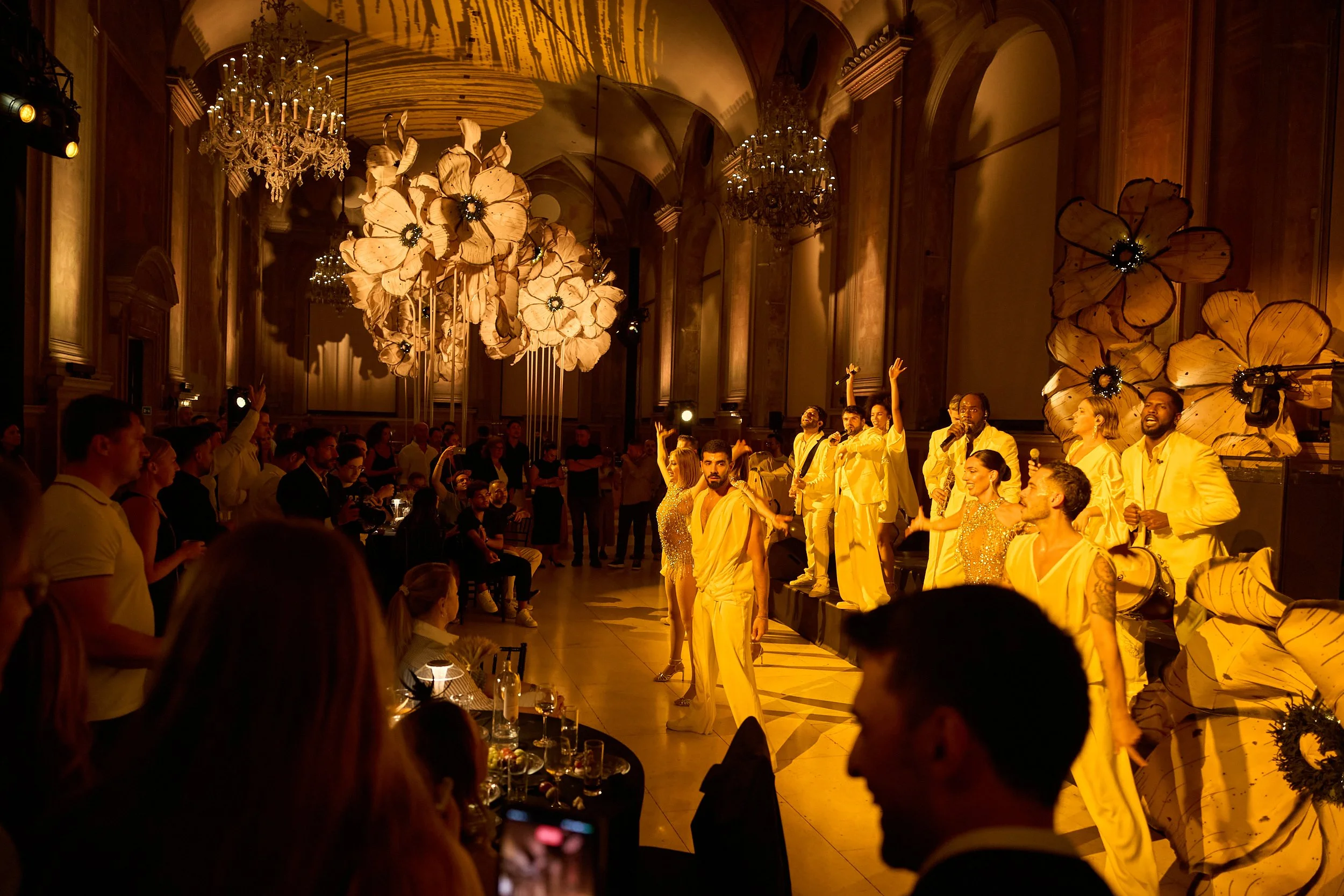 Live music performance during the Qua Granite party at Palazzo Re Enzo