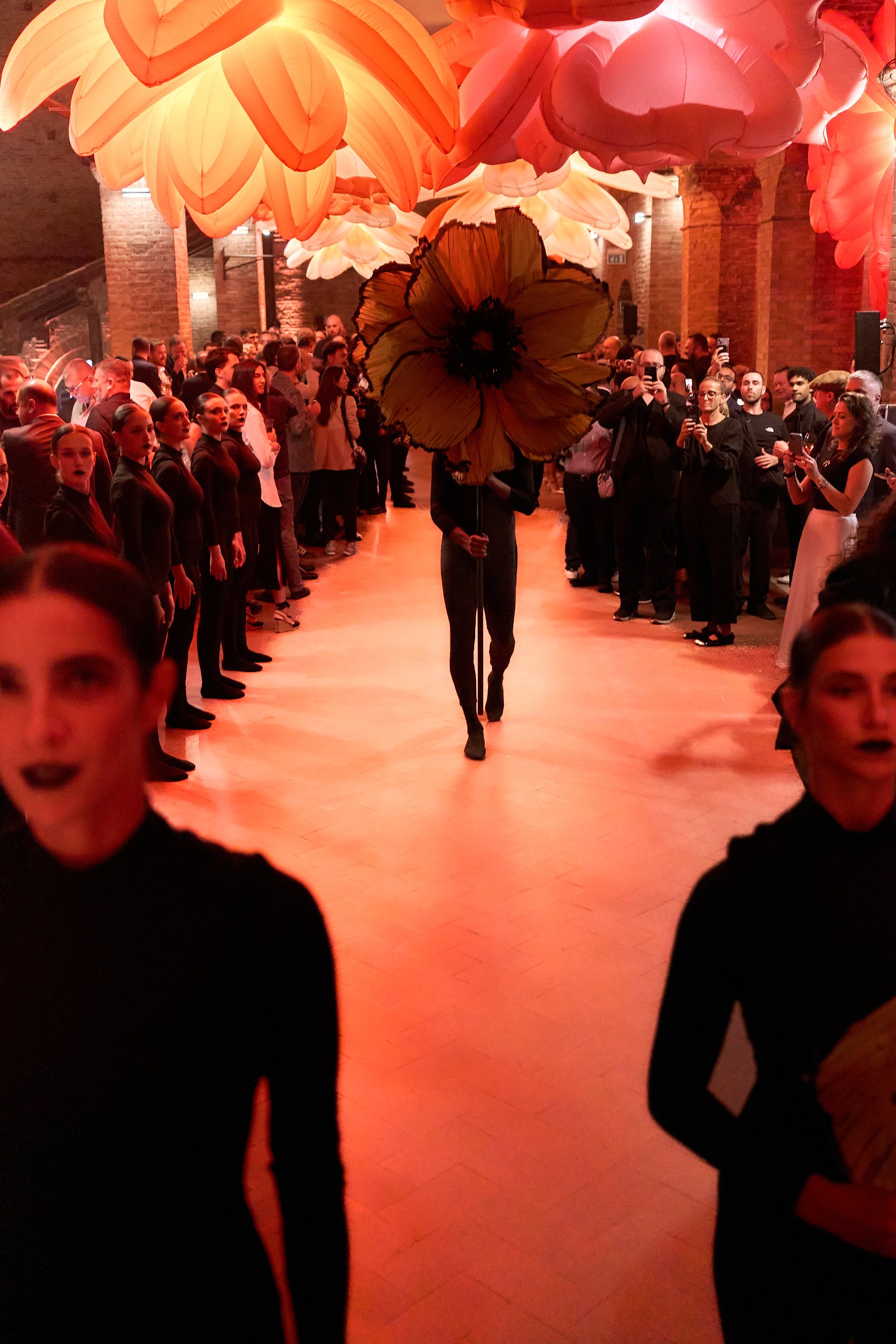 Live performance during the Qua Granite party at Palazzo Re Enzo