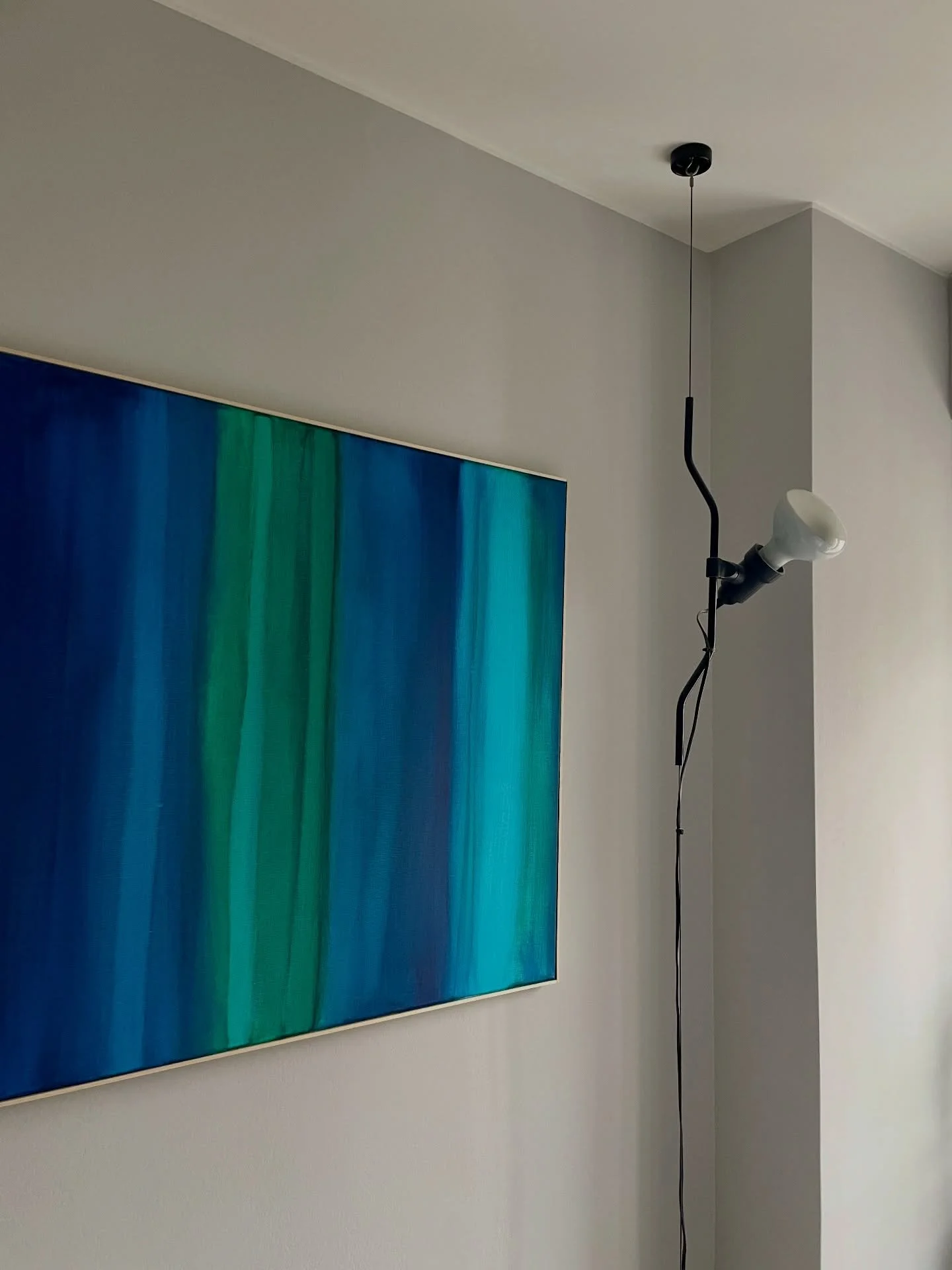 Nebula &egrave; per me una forma di respiro visivo: un modo per ascoltare il silenzio del colore, per sentire il tempo mentre scorre dentro la pittura.

#abstract #nebula #artist #painting