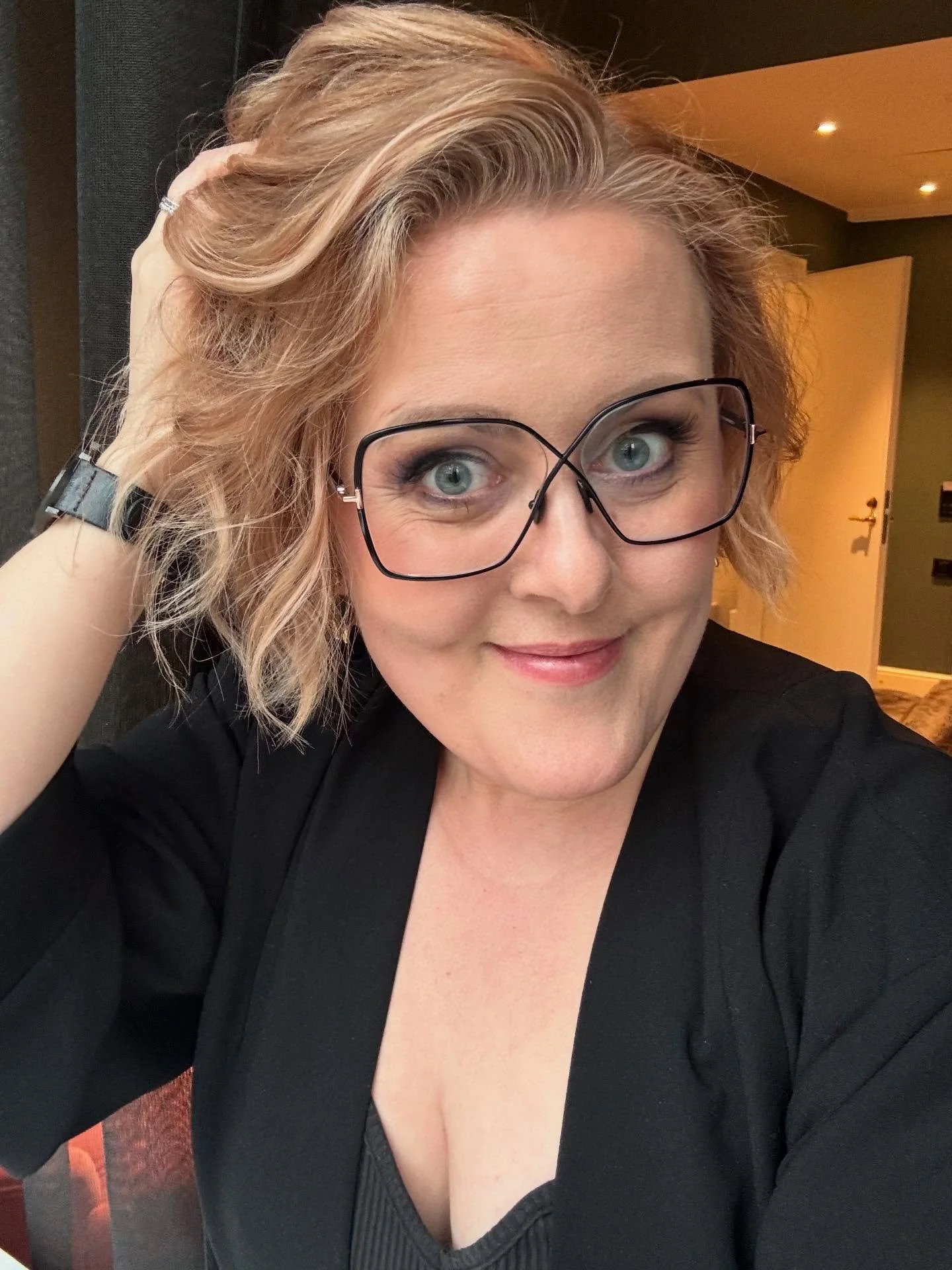 Somen perusteella vuosi 2025 on ollut kaikille  joko paras tai kauhein ikin&auml;. Olen joutunut k&auml;ym&auml;&auml;n omaa kuvagalleriaani l&auml;pi, jotta ylip&auml;&auml;t&auml;&auml;n muistaisin mit&auml; t&auml;n&auml; vuonna on tapahtunut. Ilm