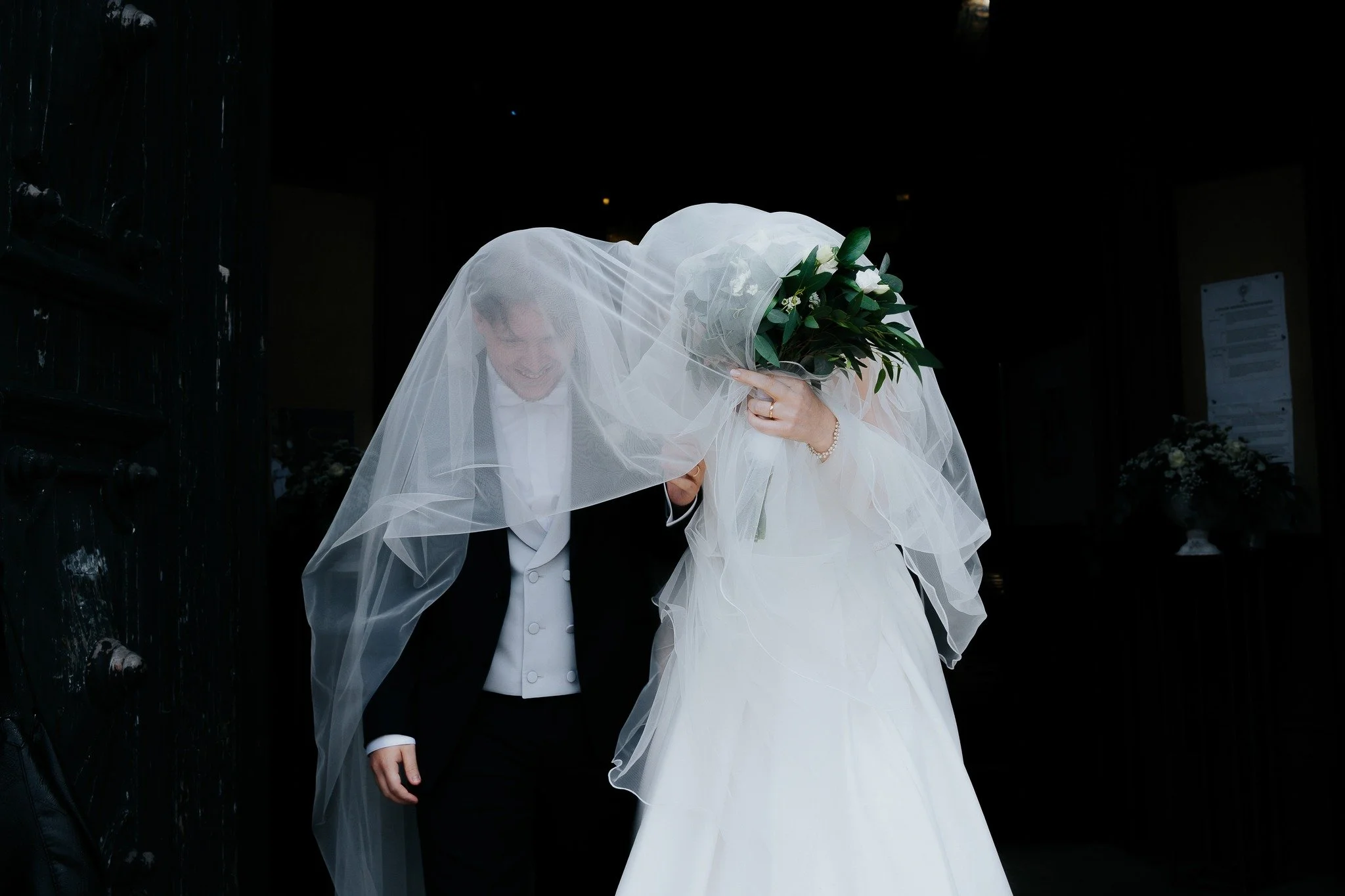 Under the veil, everything begins. ✨
.
.
.
.
#tiagocoelhophoto #casamento #wedding #loversrealbride #fotografiadecasamento #portugalweddingphotographer #weddingphotography #weddingphotographer #weddingexit #modernlove #fineartwedding #romanticvibes #