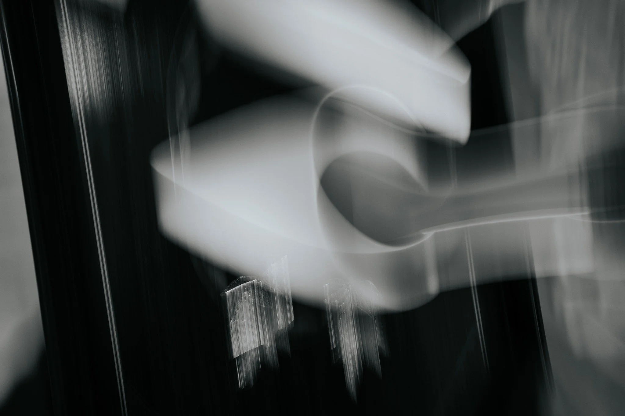 Elegance in every detail. 🖤
.
.
.
.
#tiagocoelhophoto #casamento #wedding #loversrealbride #fotografiadecasamento #portugalweddingphotographer #weddingphotography #weddingphotographer #bridaldetails #fineartwedding #bwphotography #modernbride #timel