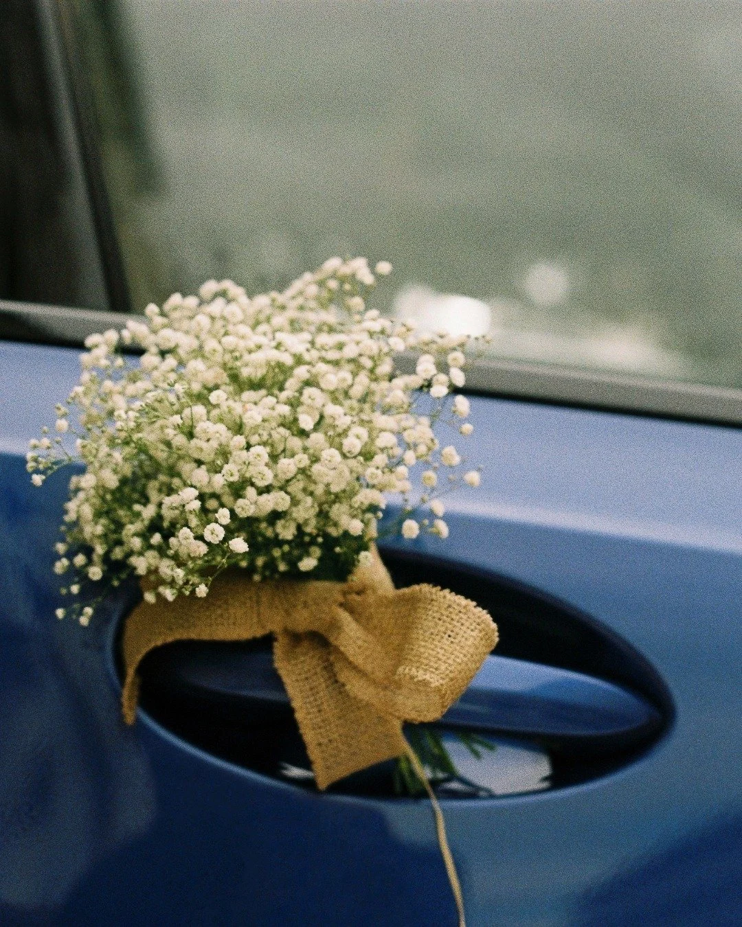 Film holds what memory can&rsquo;t rush.
.
.
.
.
#tiagocoelhophoto #casamento #wedding #loversrealbride #fotografiadecasamento #portugalweddingphotographer #shotonfilm #analoguewedding #filmwedding #weddingdetails #timelesswedding #weddingphotography