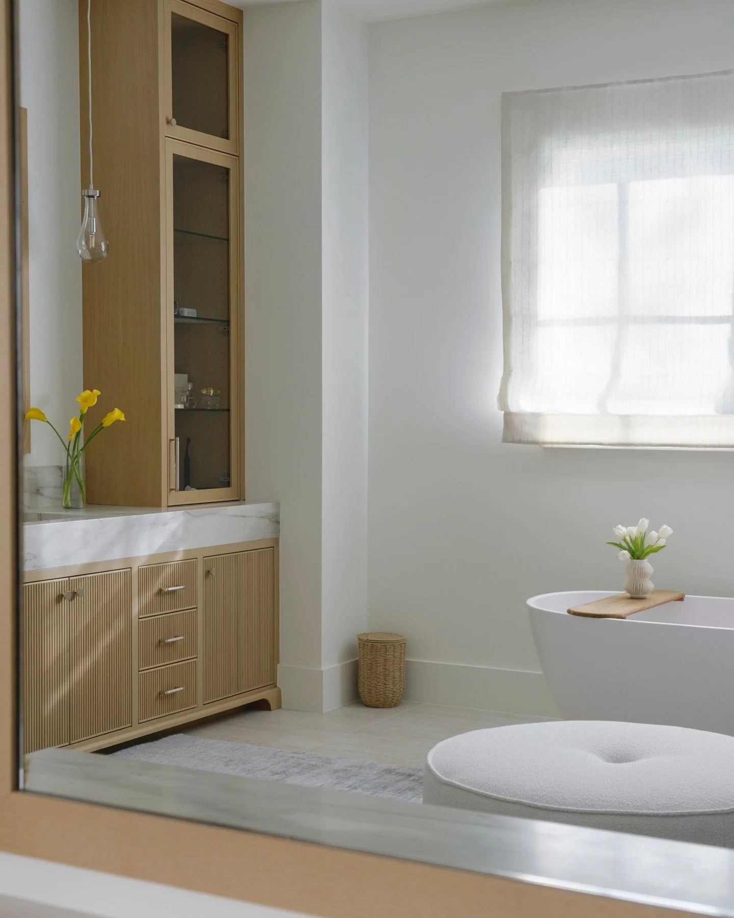 This peaceful bathroom is the ultimate retreat to recharge &amp; relax after a busy day. 🧖🏾&zwj;♀️✨ 

Interior Design by Oseyo Studio 
Photography by Olivia Pierce